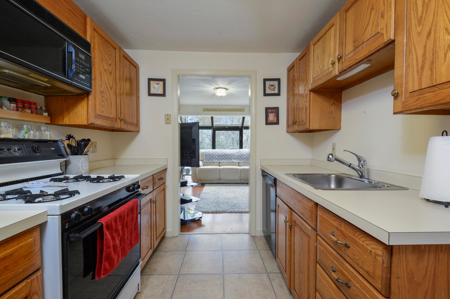 21 Hbr Hl Dr, Bourne MA 02532-3880 exterior