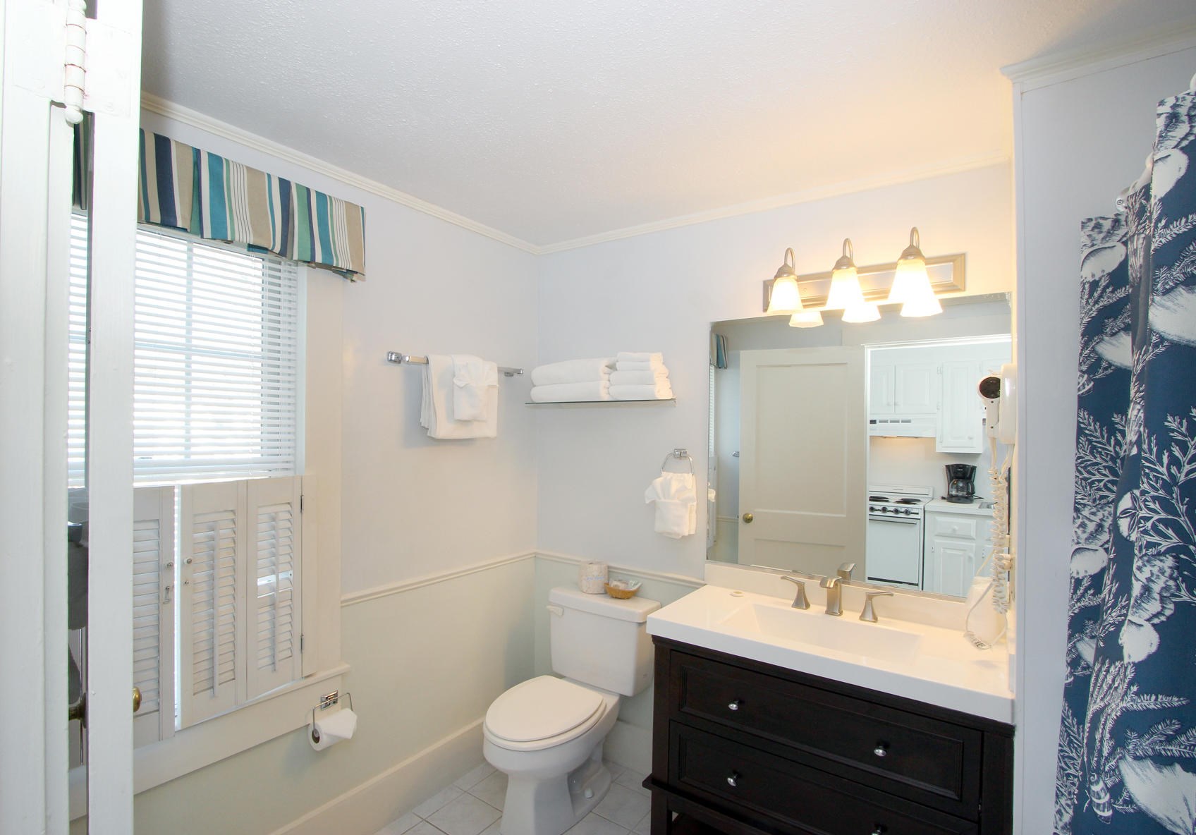 13 Orleans Rd, Orleans MA 02653-4012 exterior