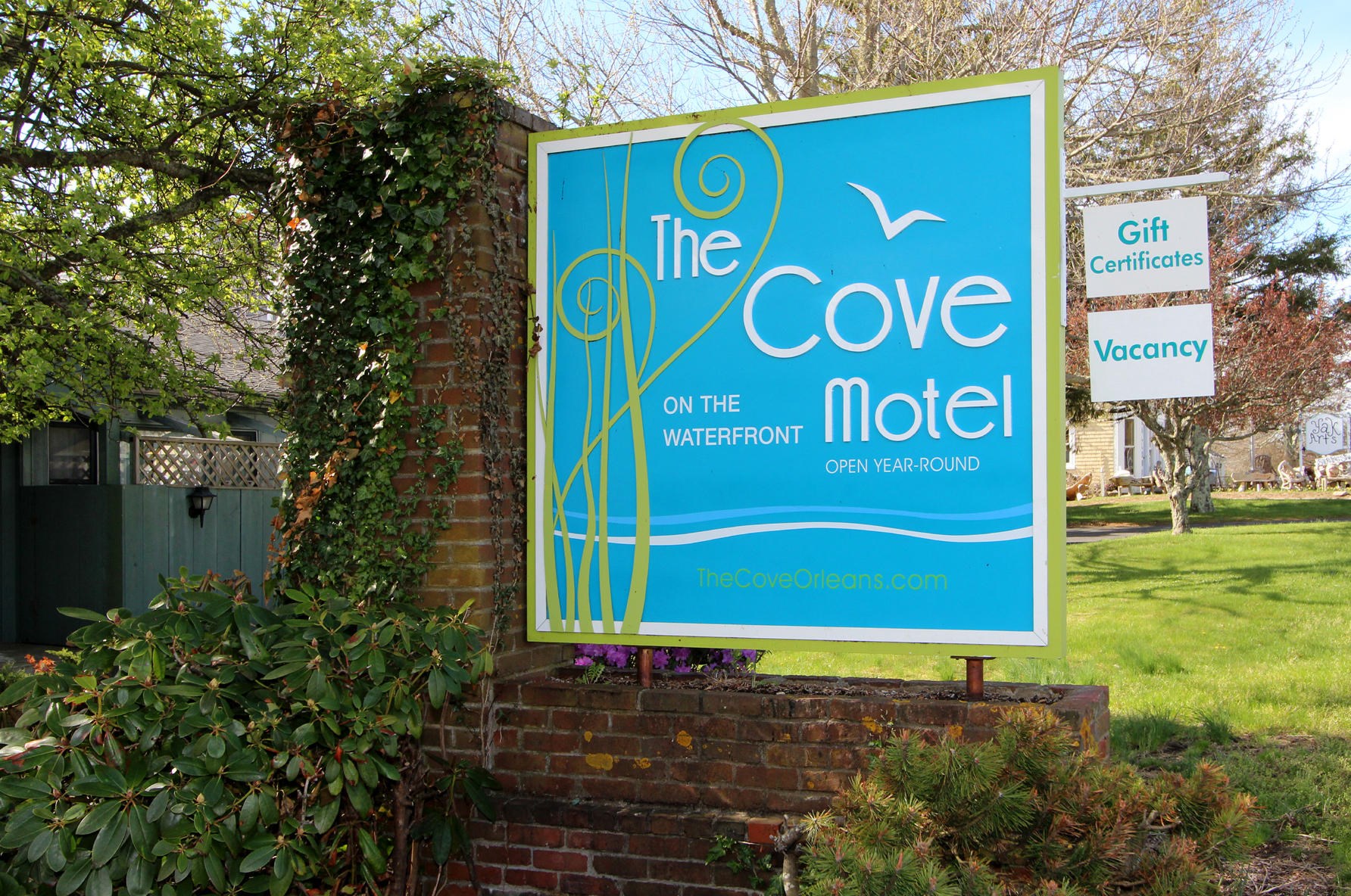 13 Orleans Rd, Orleans MA 02653-4012 exterior