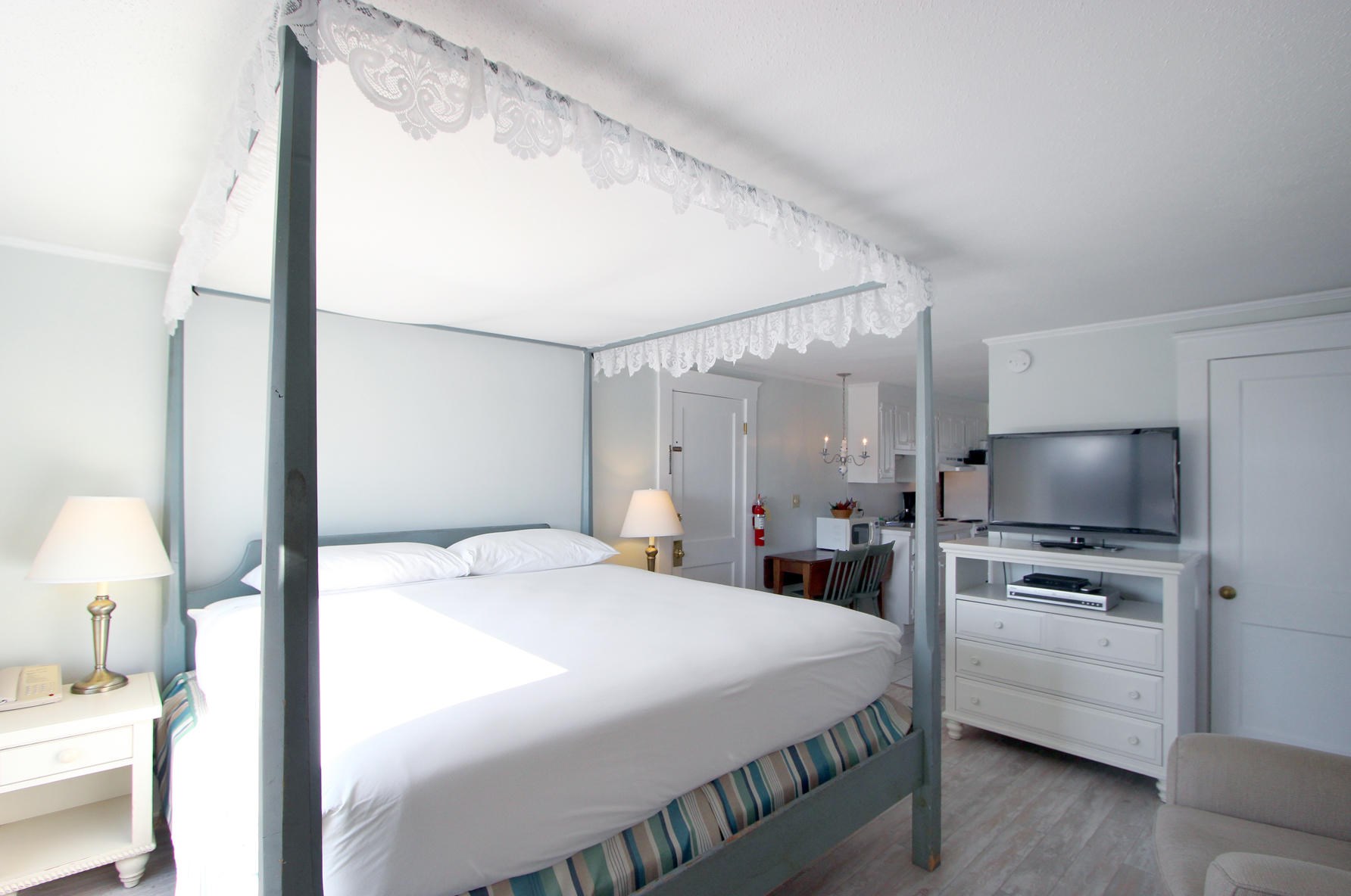 13 Orleans Rd, Orleans MA 02653-4012 exterior