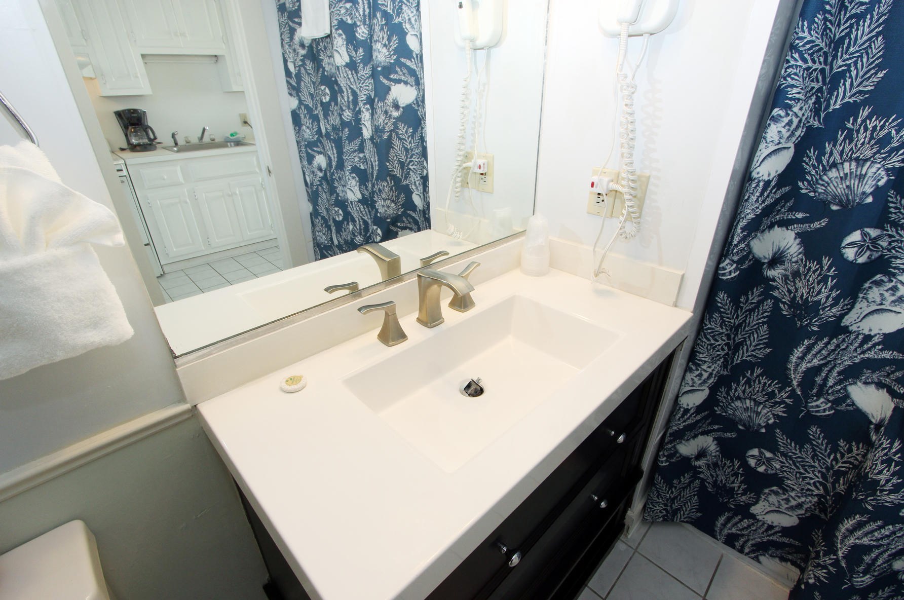 13 Orleans Rd, Orleans MA 02653-4012 exterior