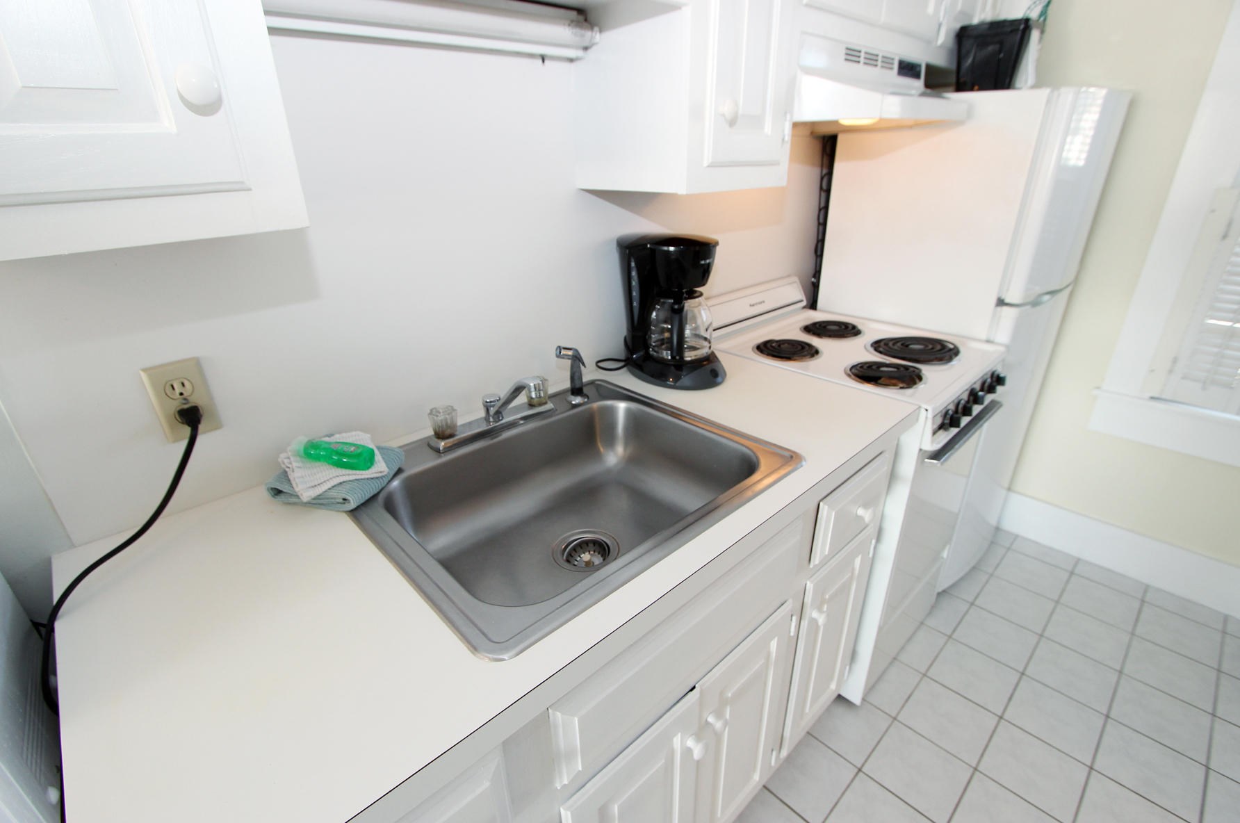 13 Orleans Rd, Orleans MA 02653-4012 exterior