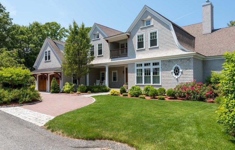 21 Greensward Cir, Mashpee, MA 02649