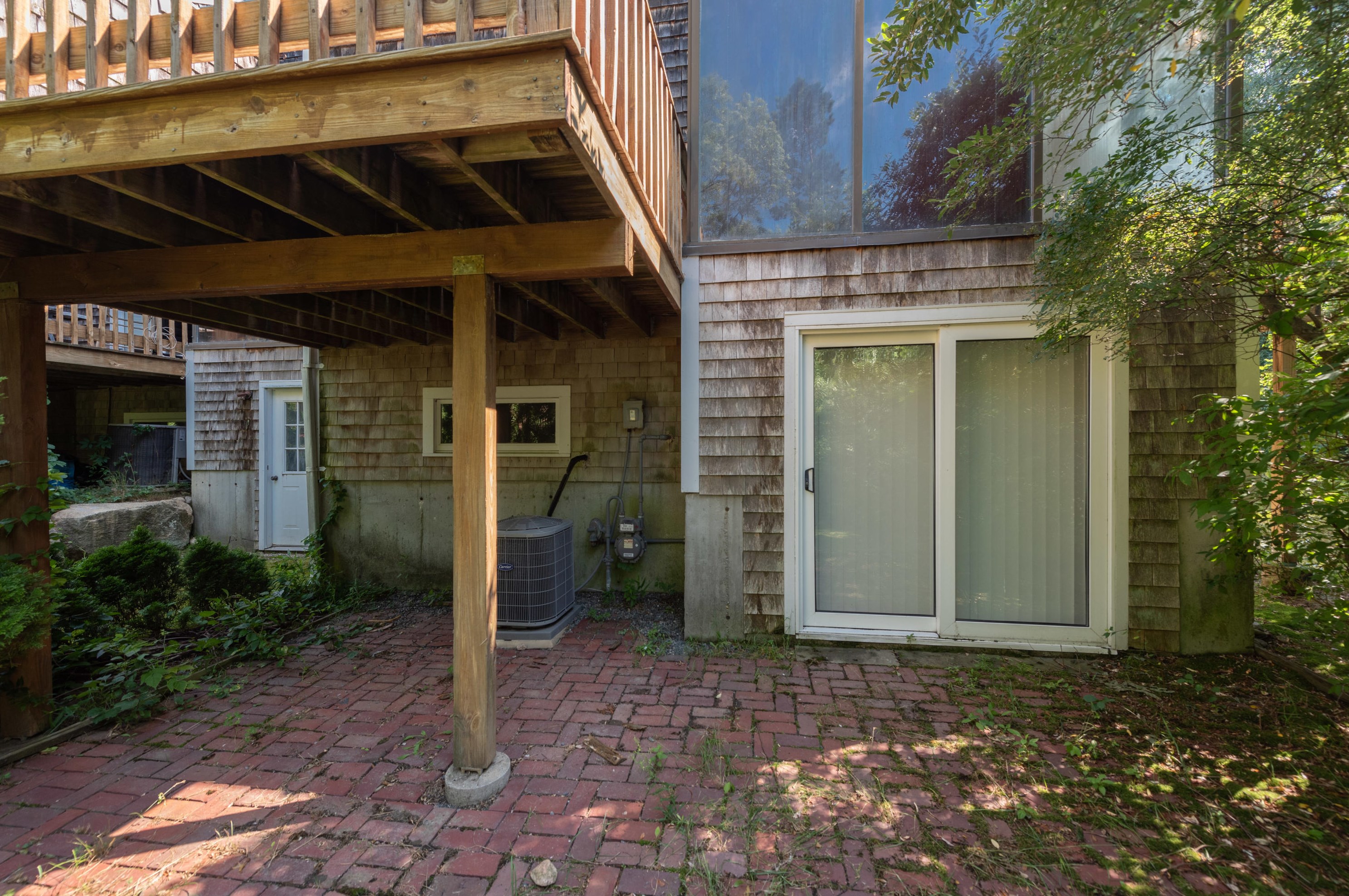 24 Hbr Hl Dr, Bourne MA 02532-3880 exterior