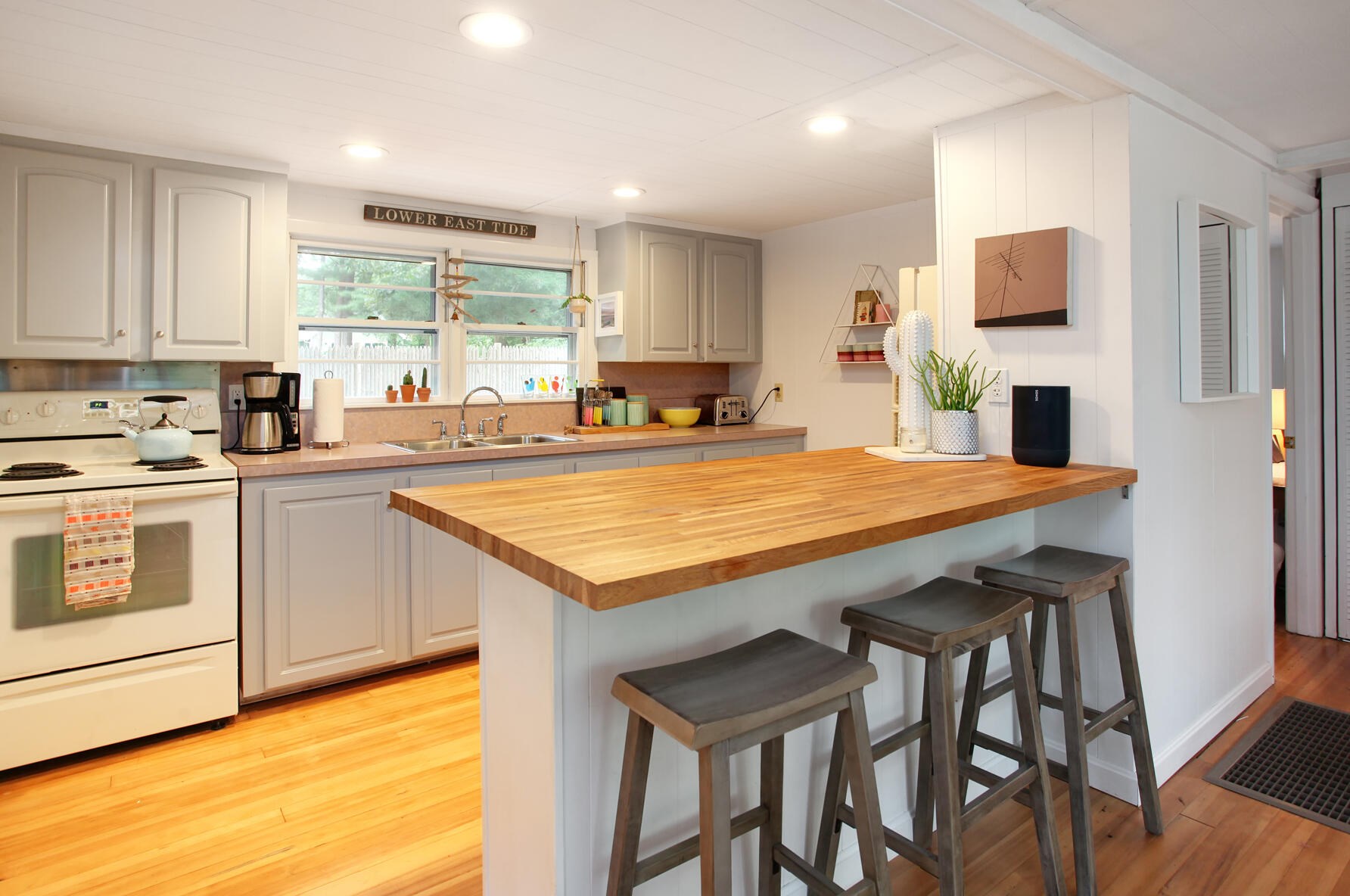 7 Cutlass Ln, Mashpee, MA 02649