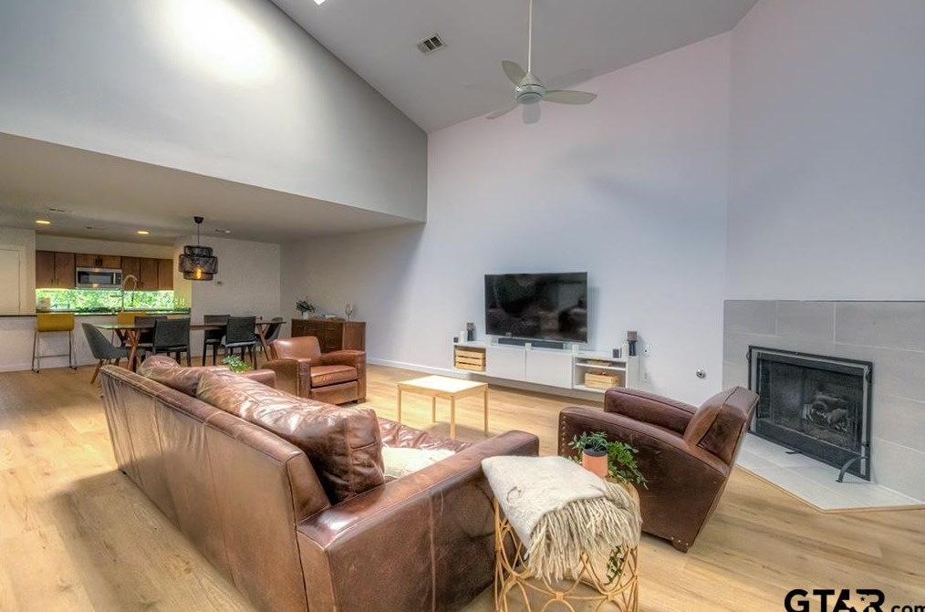 1429 Caddo St Apt E, Dallas, TX