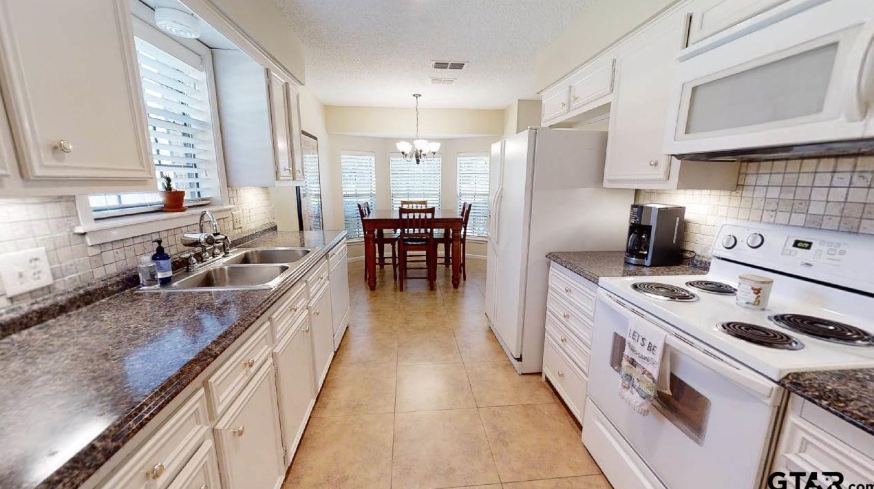 600 David Dr, Tyler TX  75703-4815 exterior