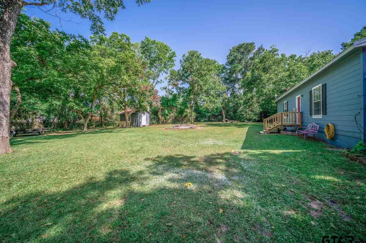 150 Holmes St, Holly Lake Ranch TX  75765 exterior