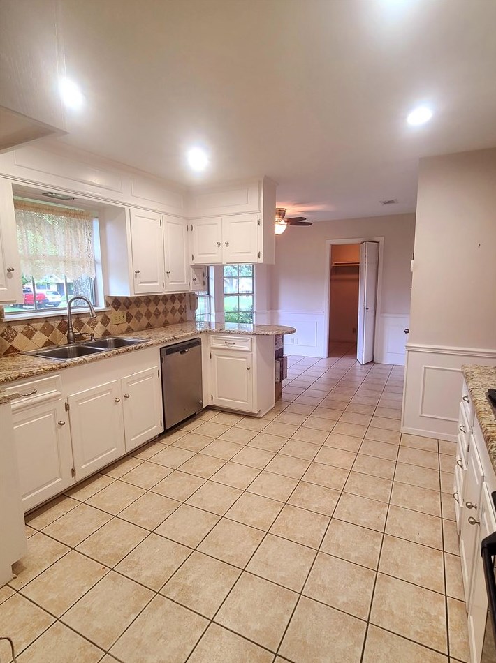 701 Top Hill Dr, Tyler TX  75703-3574 exterior
