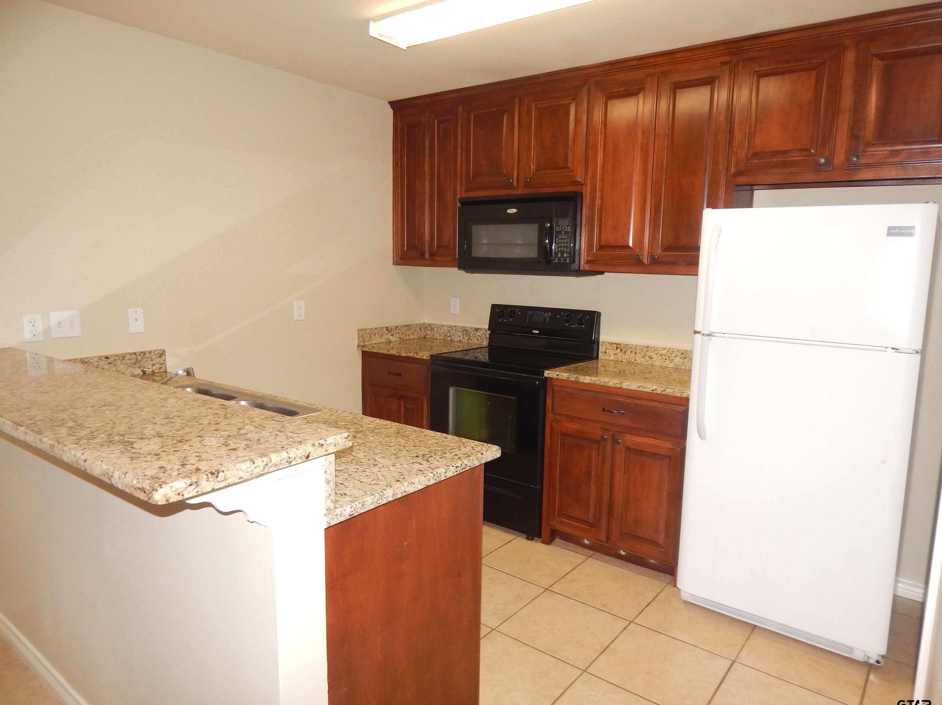 825 25th St, Tyler TX  75702-1939 exterior