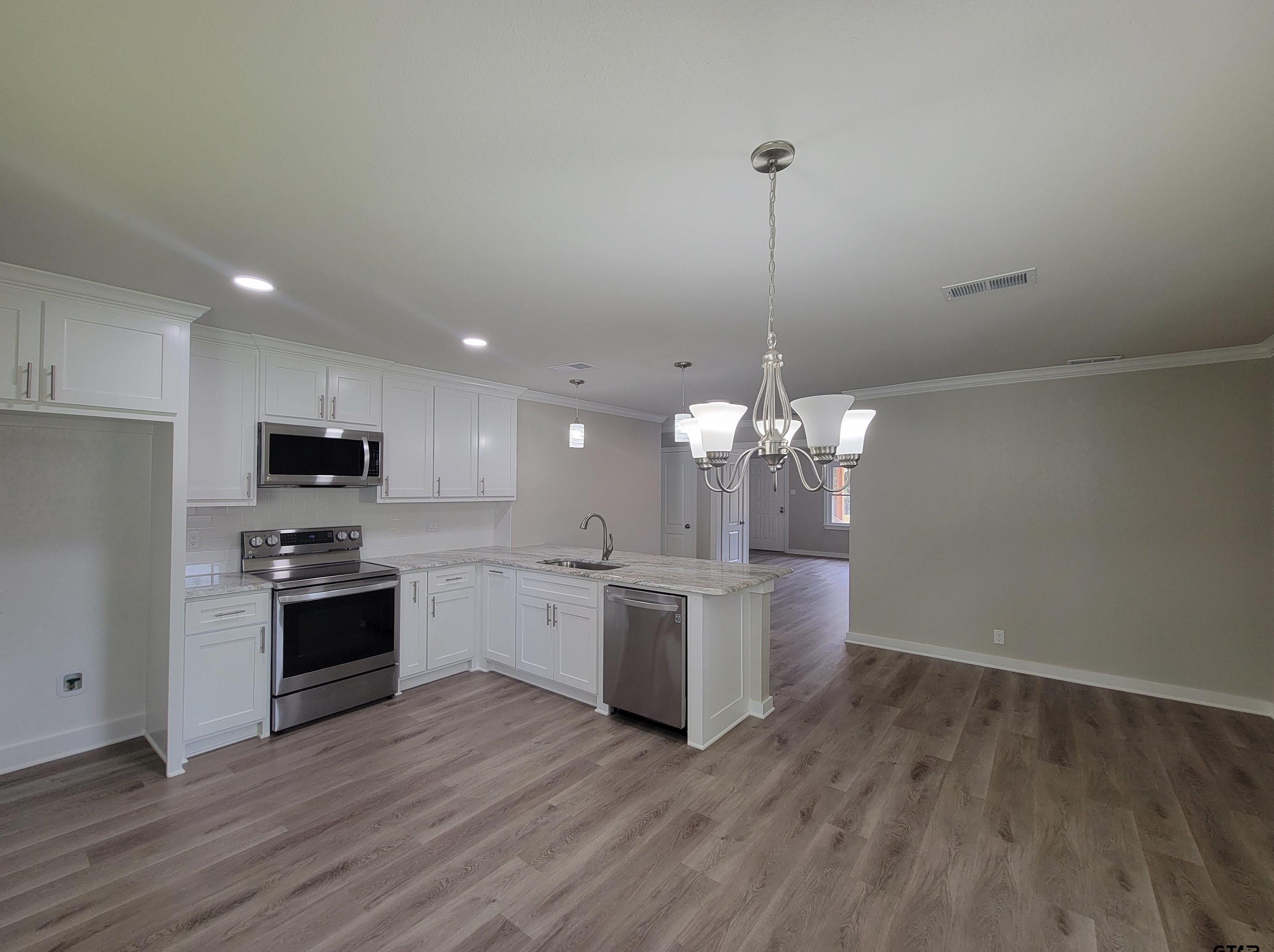 1525 Charlotte Dr, Tyler TX  75702-2620 exterior