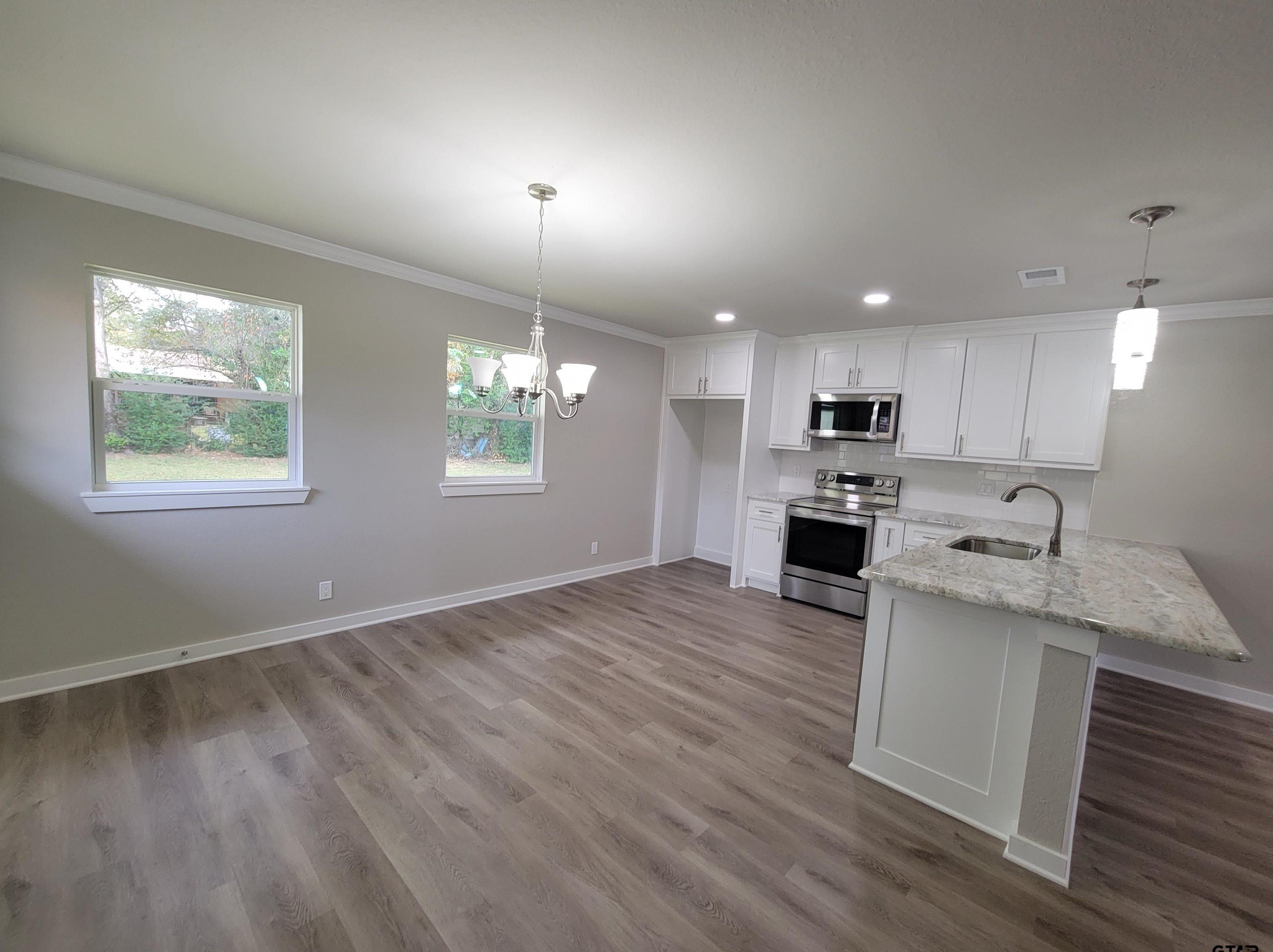 1525 Charlotte Dr, Tyler TX  75702-2619 exterior