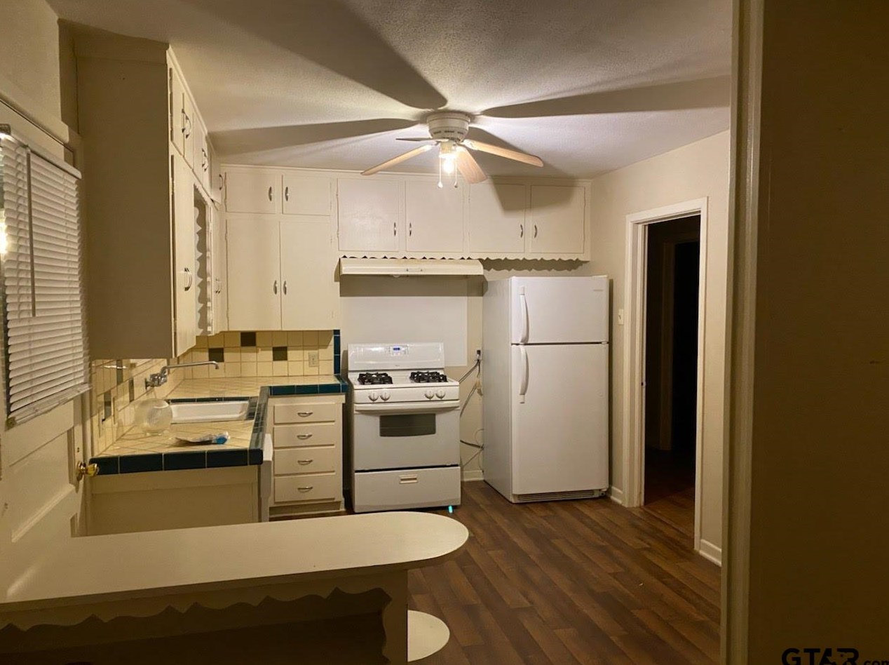 2340 Sampson Dr, Tyler TX  75701-4920 exterior