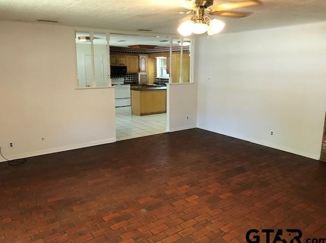 411 Ronnette Dr, Tyler TX  75703-4806 exterior