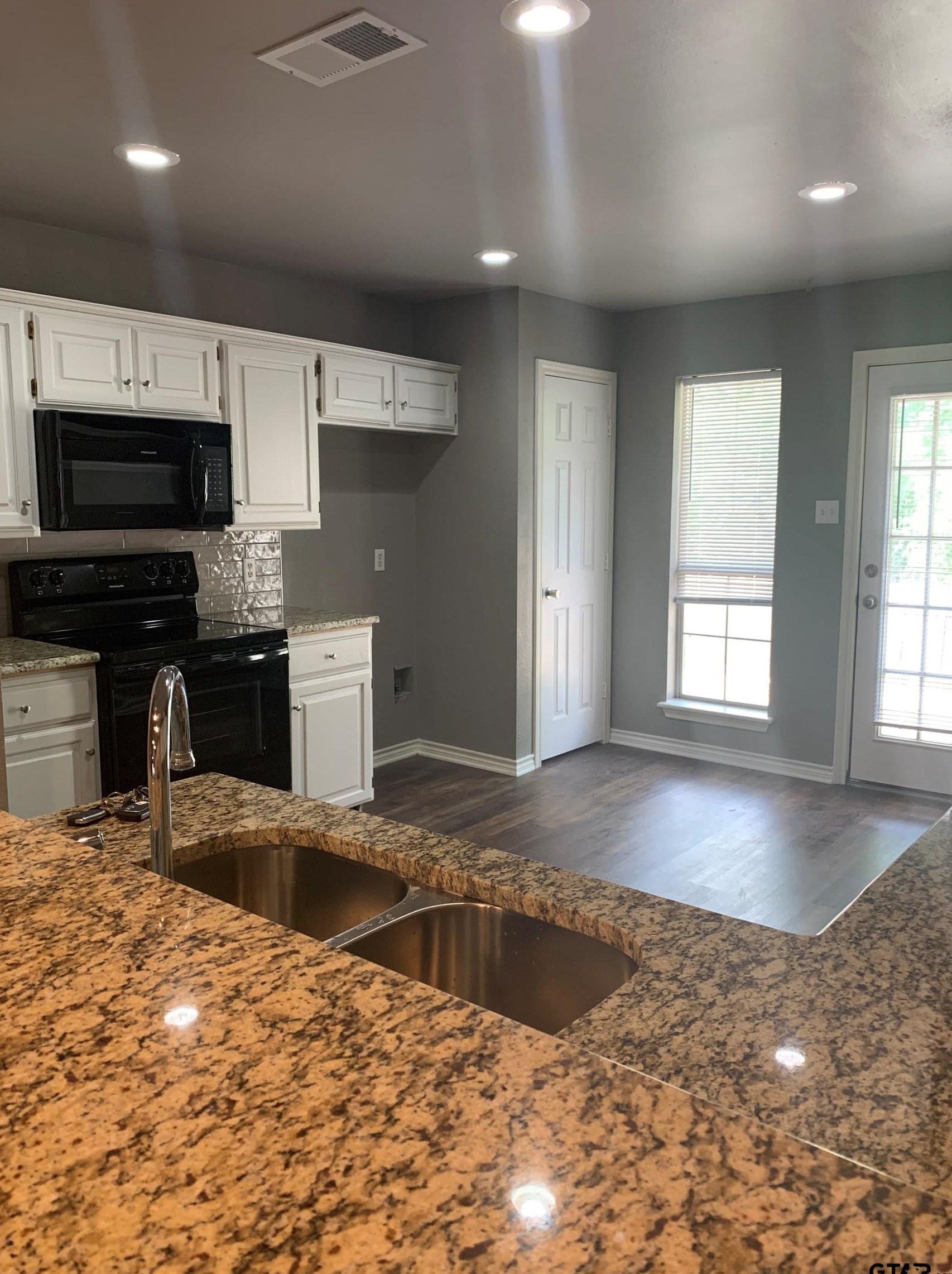 1700 Timber View Dr, Tyler TX  75703-4013 exterior
