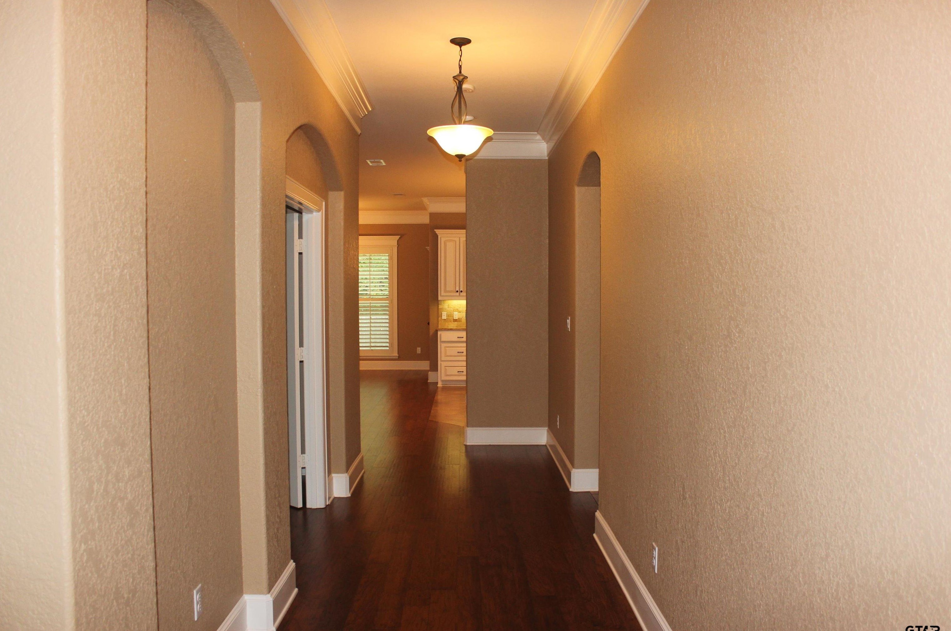 5604 Hollytree Dr, Tyler TX  75703-3437 exterior