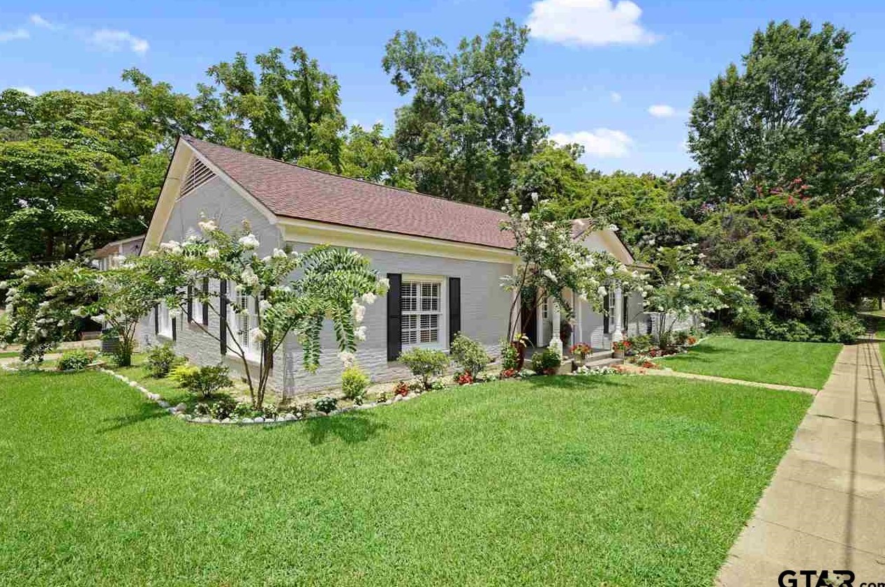 921 College Ave, Tyler TX  75701-1686 exterior