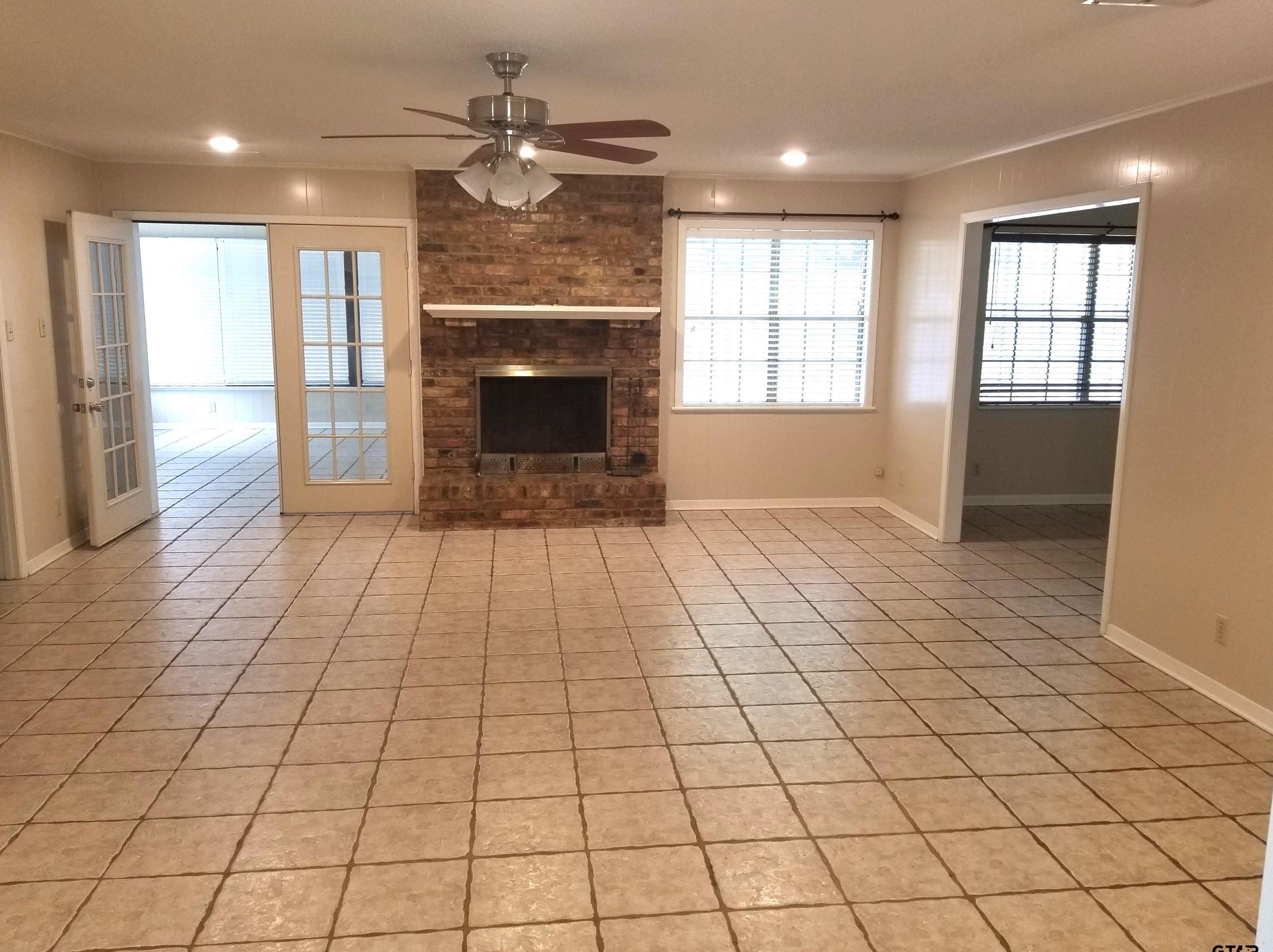 200 Baylor Dr, Tyler TX  75703-4703 exterior