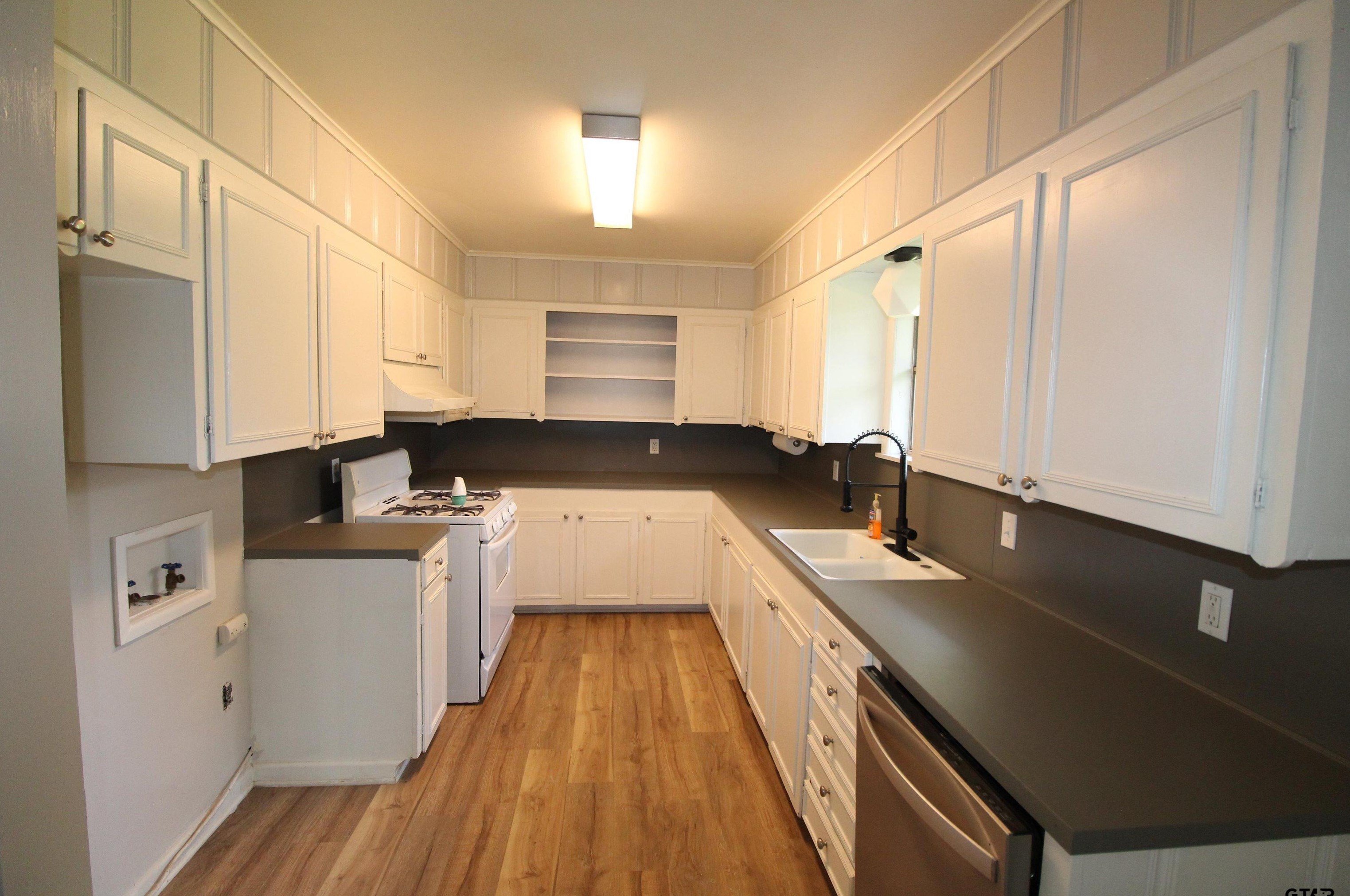 2100 Pinecrest Dr, Tyler TX  75701-6012 exterior