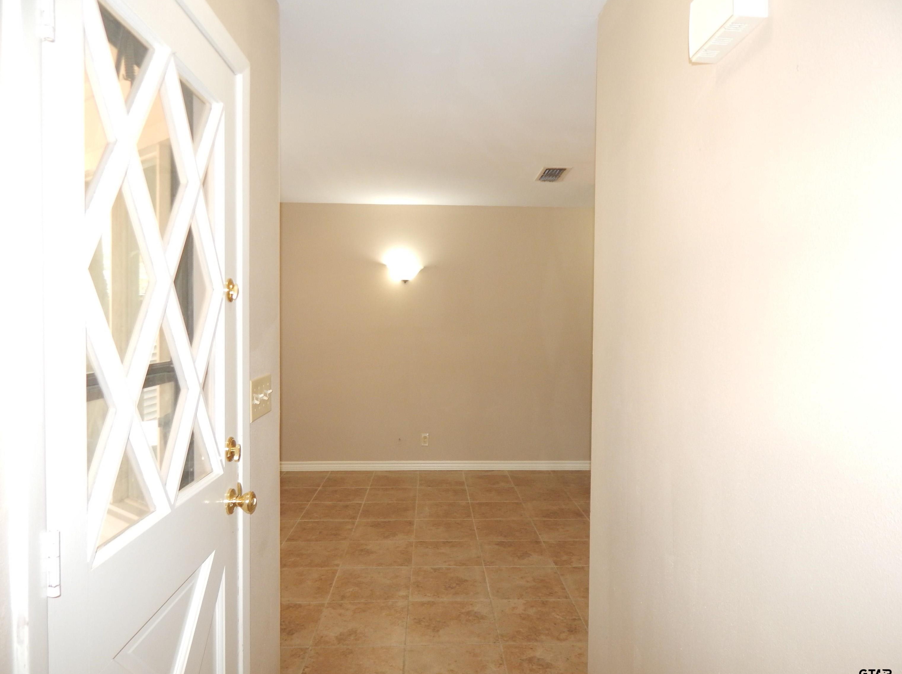 5704 Foxcroft Rd, Tyler TX  75703-4515 exterior