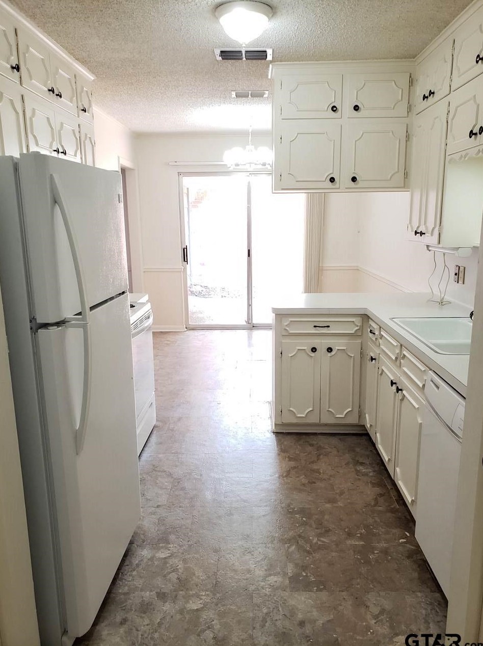 434 Top Hill Dr, Tyler TX  75703-3138 exterior