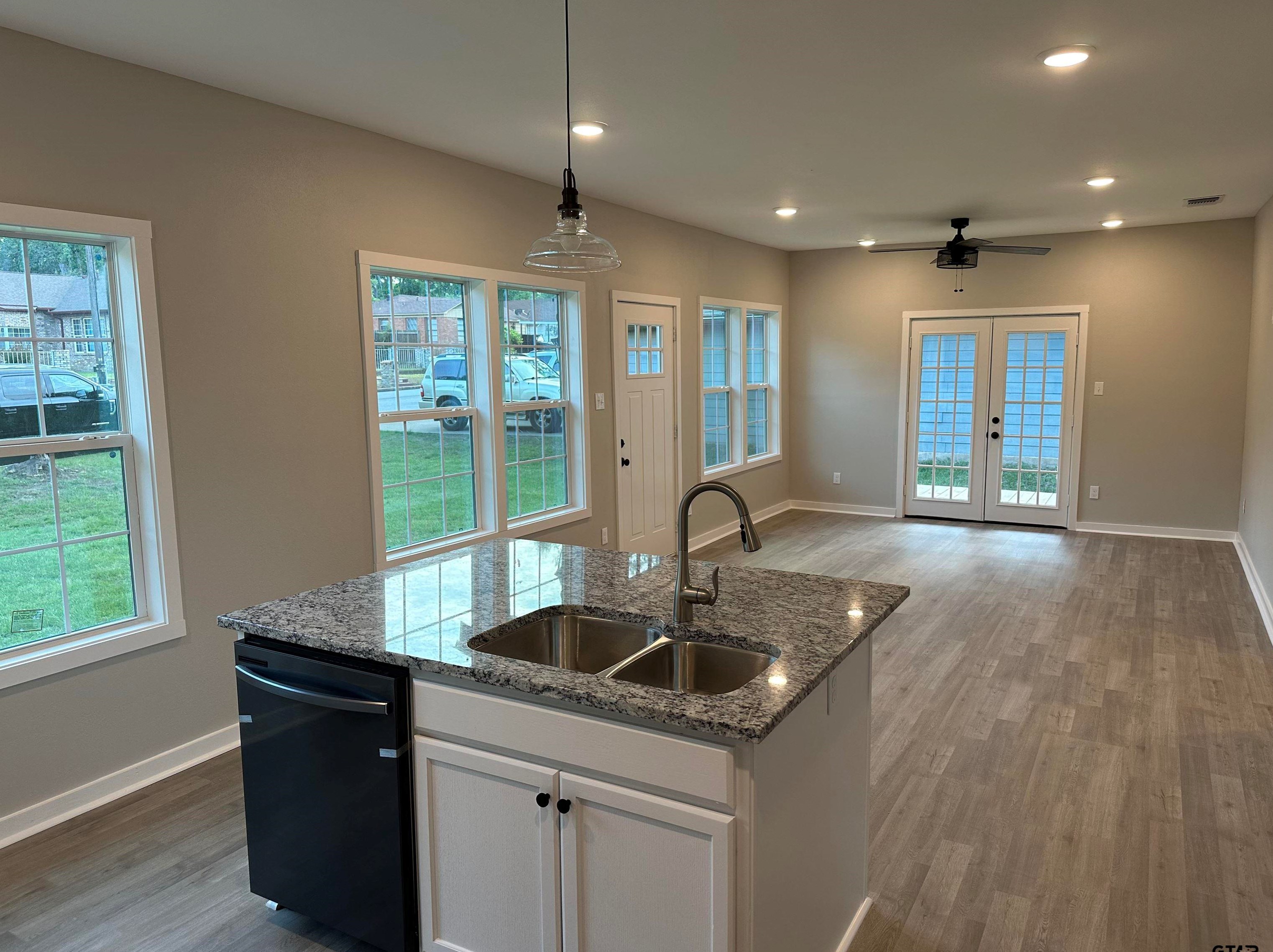 1610 Elm St, Tyler TX  75702-6241 exterior