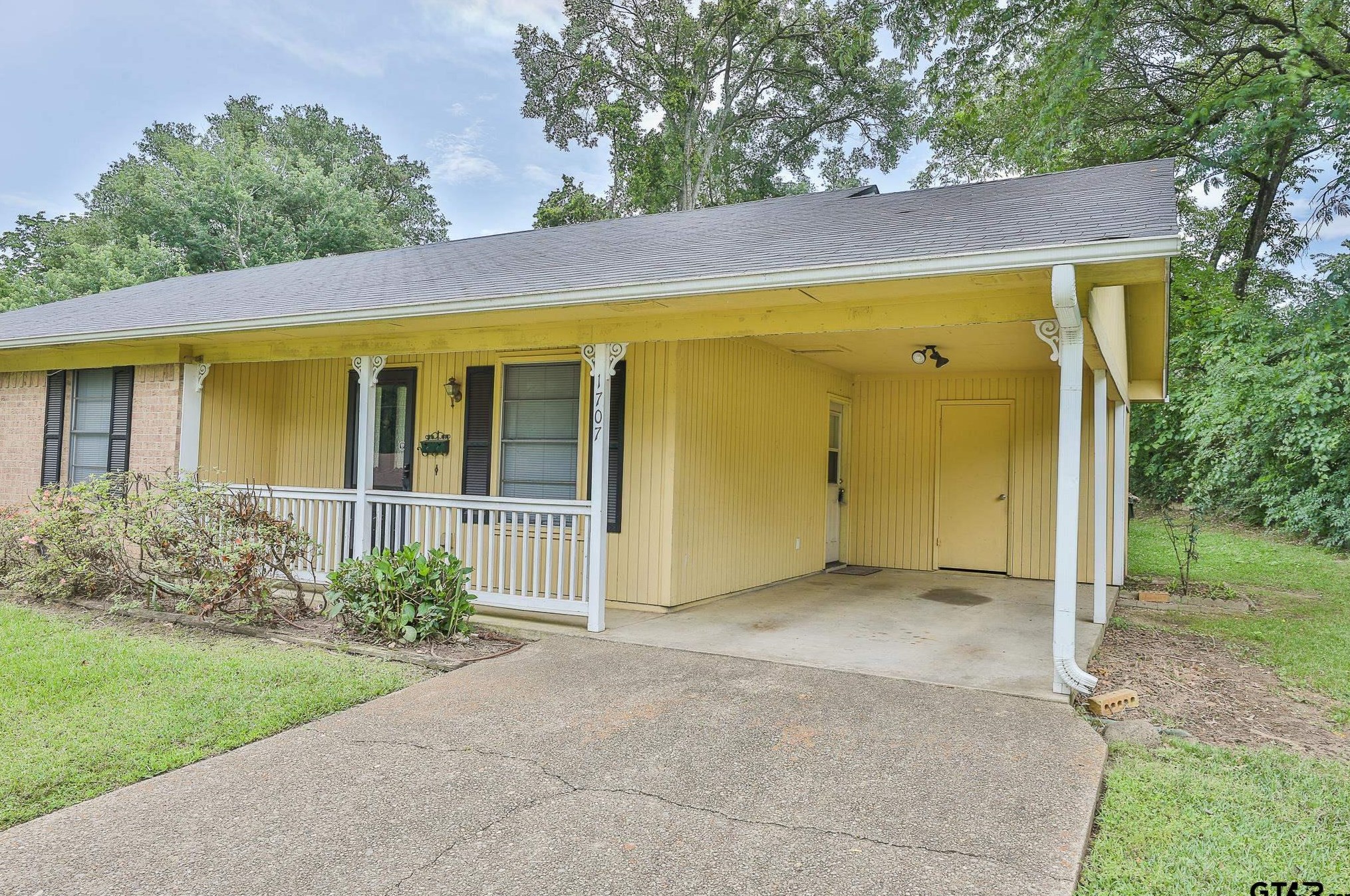 1707 Sampson Dr, Tyler TX  75701-4940 exterior