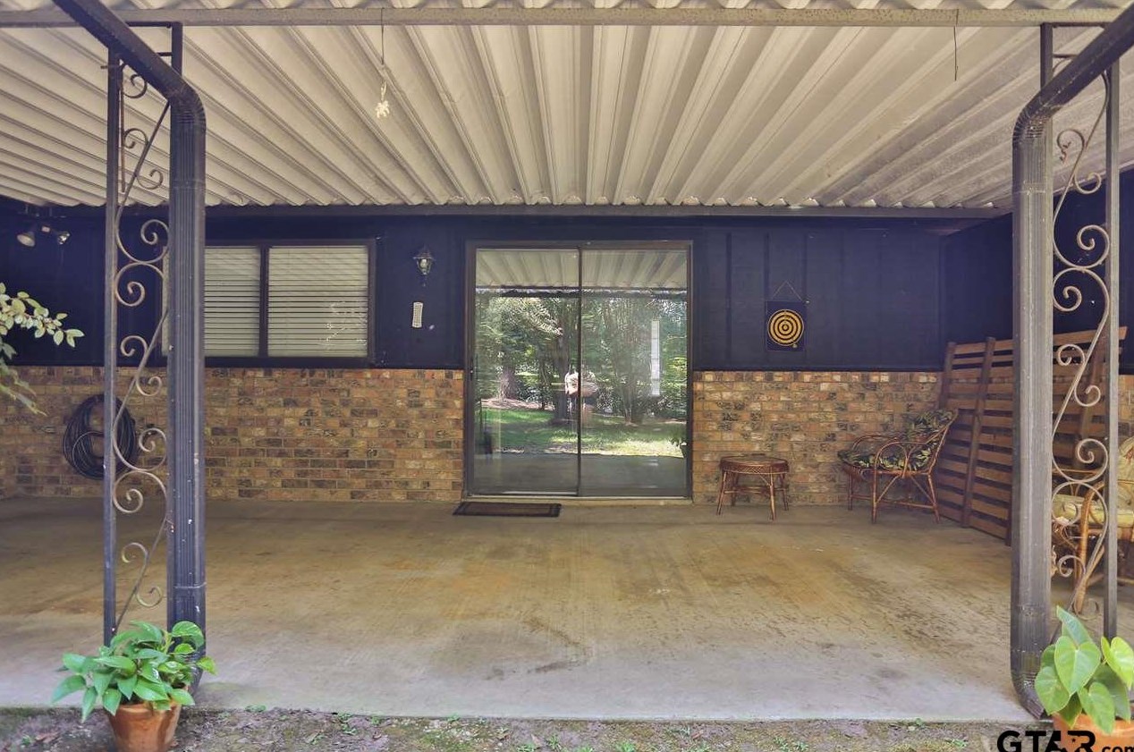 1524 Timber Creek Dr, Tyler TX  75703-4001 exterior