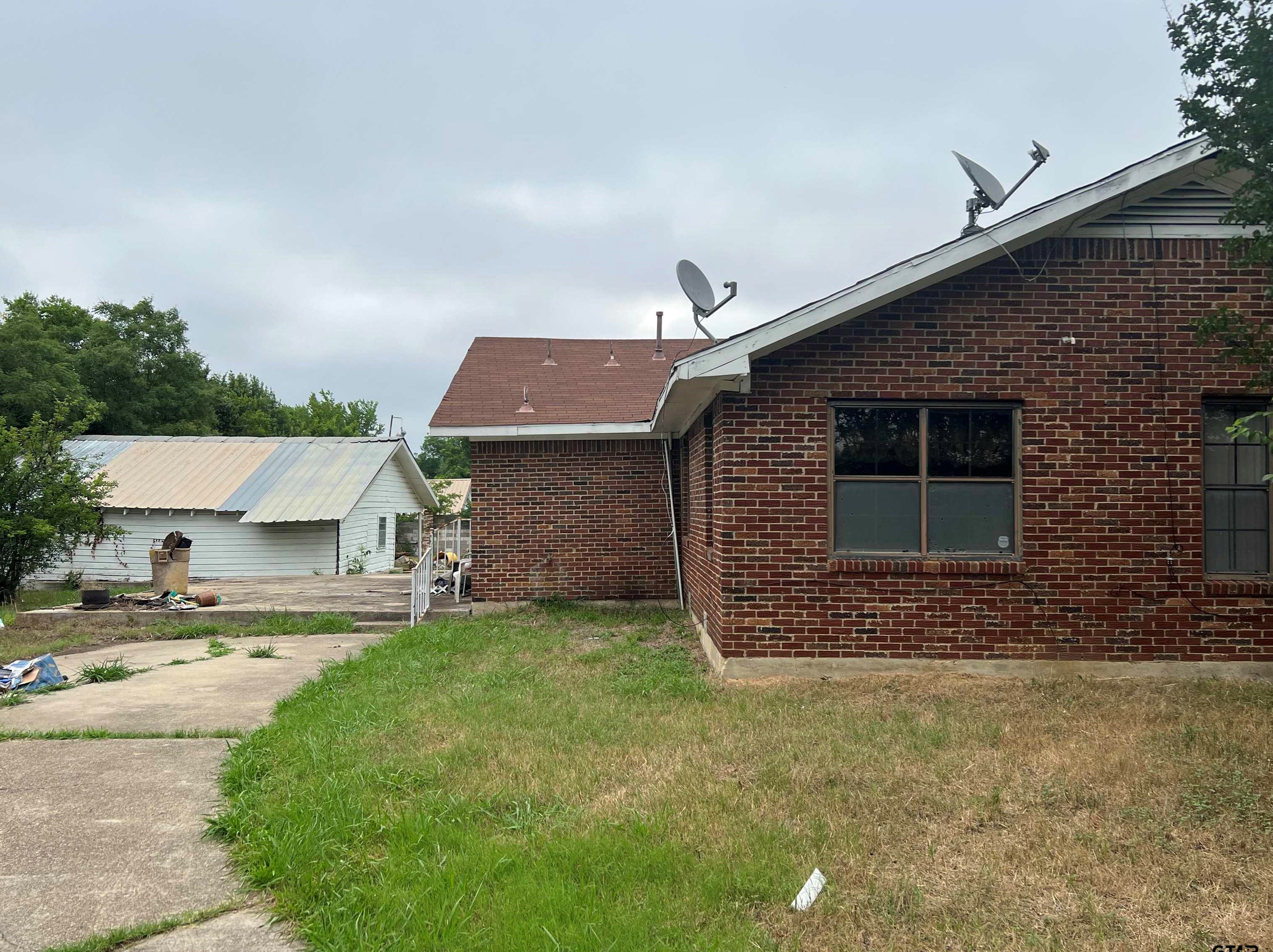 2905 Wilhurt Ave, Dallas TX 75216-6515 exterior