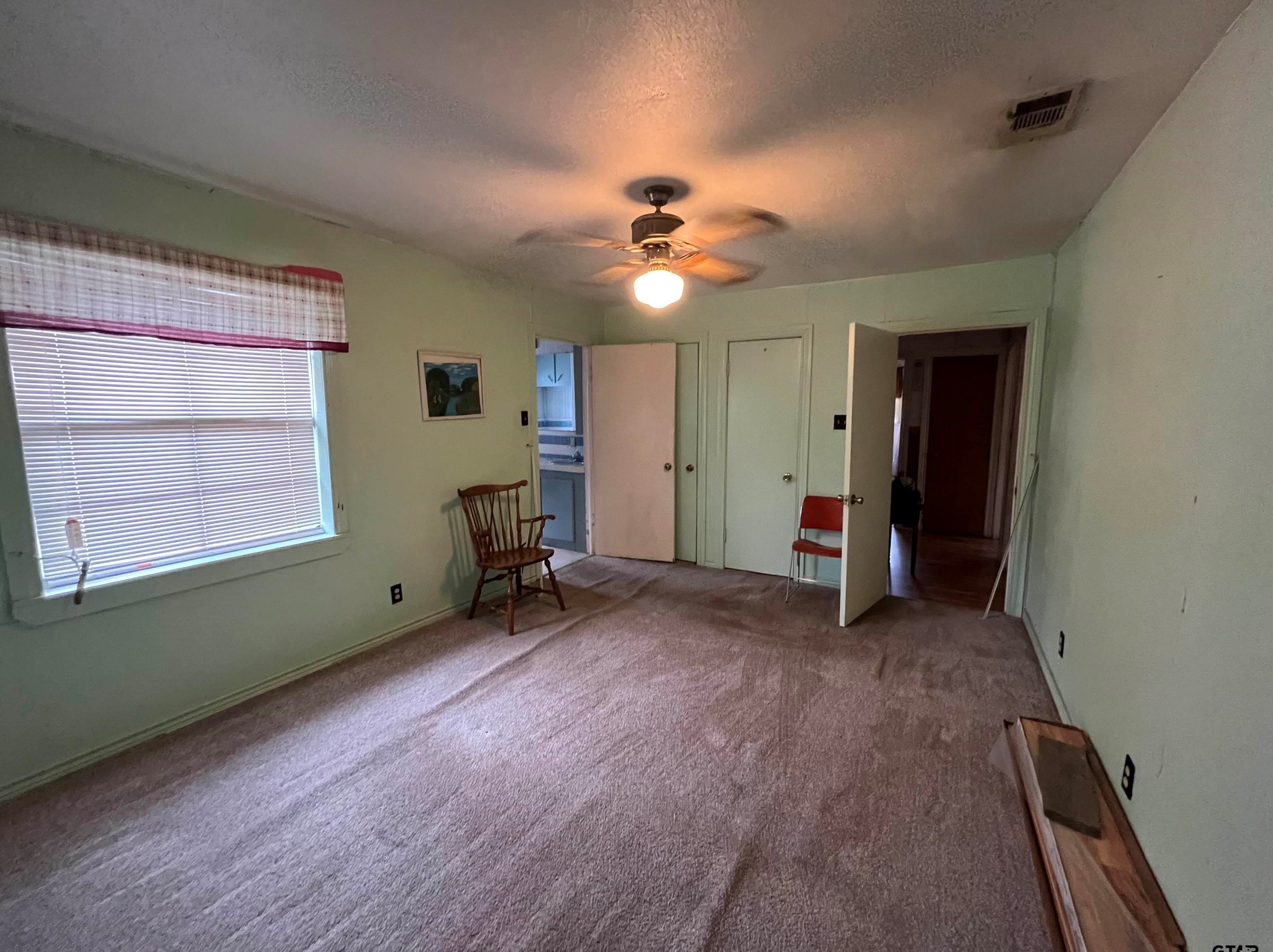 2905 Wilhurt Ave, Dallas TX 75216-6515 exterior