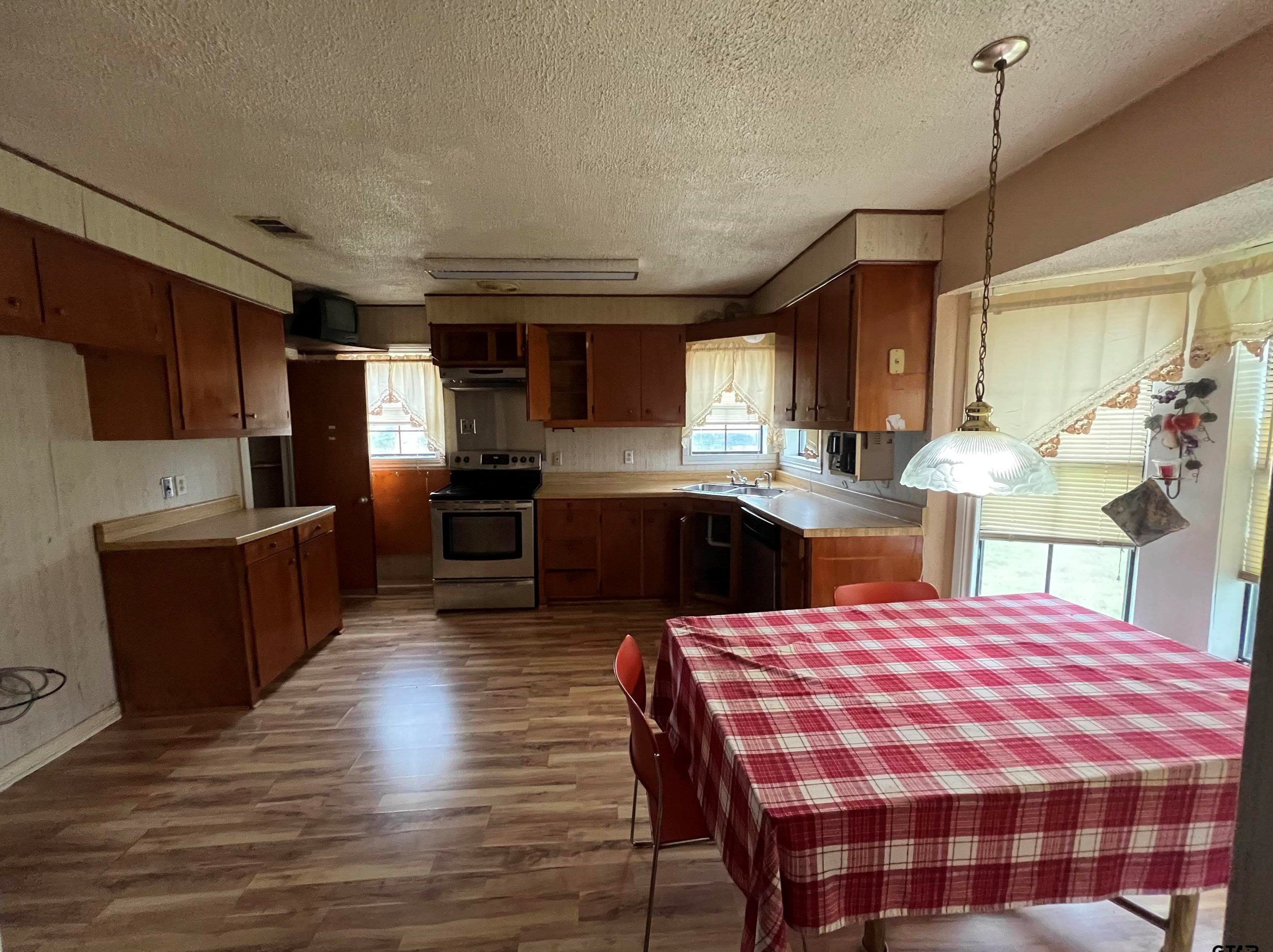 2905 Wilhurt Ave, Dallas TX 75216-6515 exterior