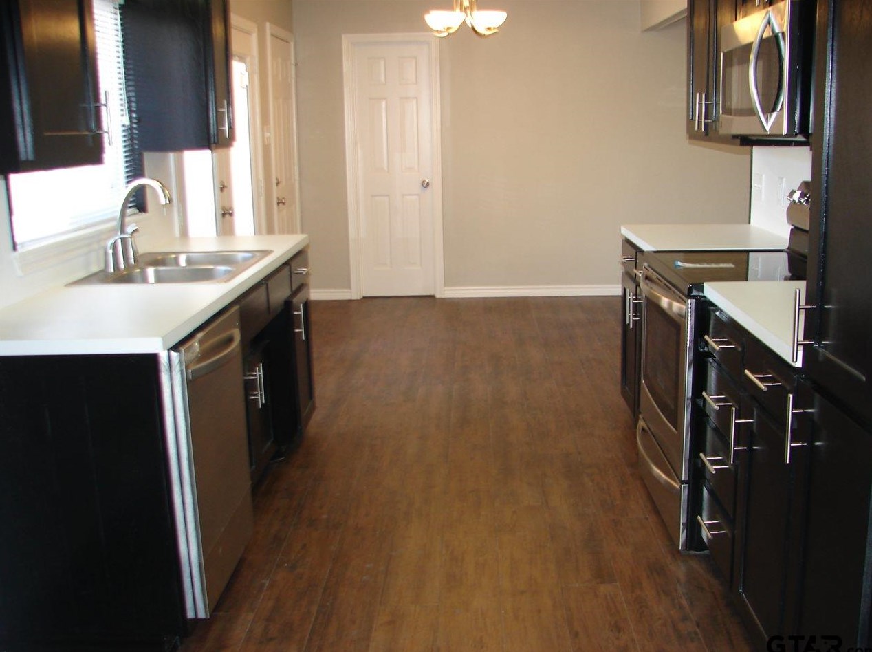 423 Top Hill Dr, Tyler TX  75703-3678 exterior