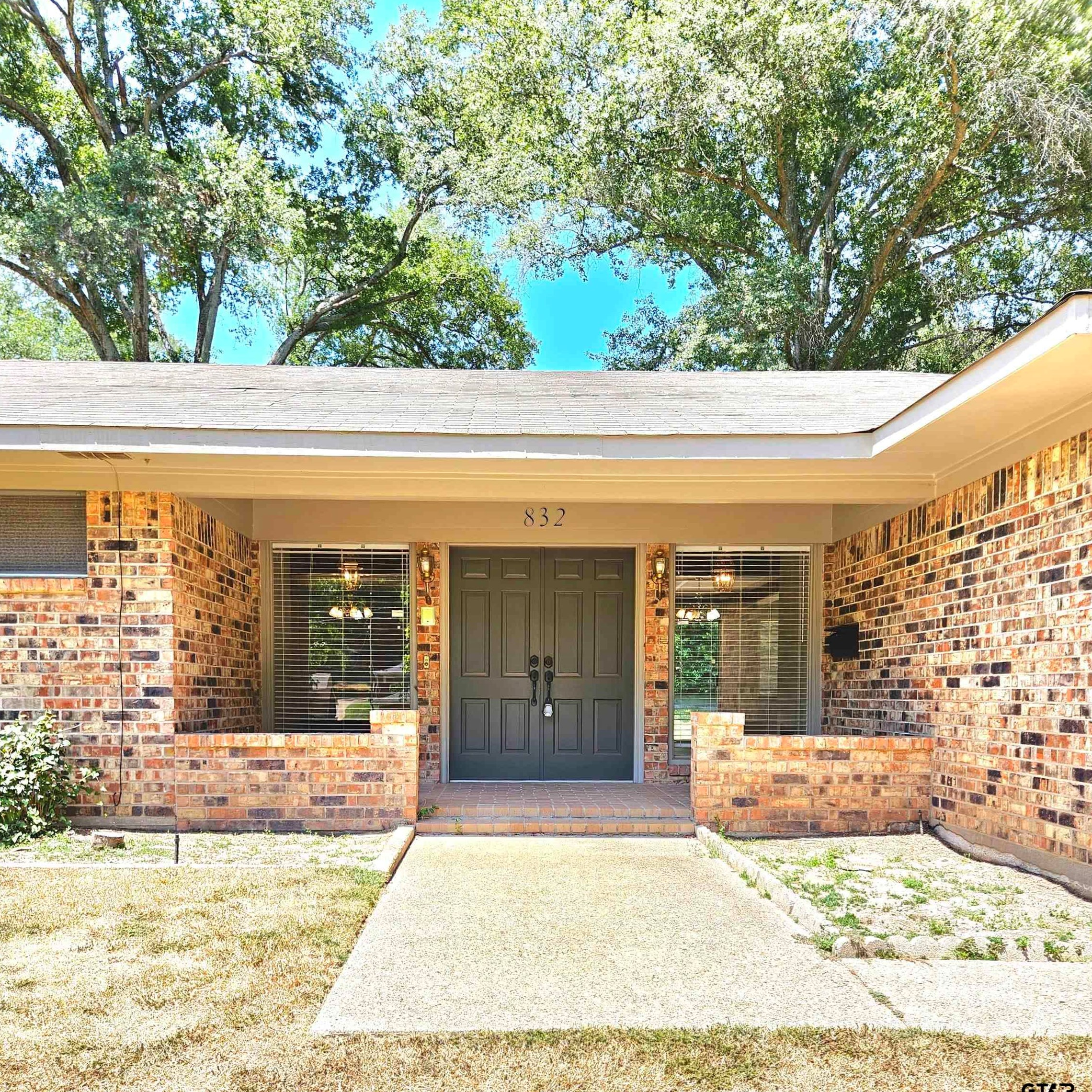832 Loftin St, Tyler TX  75701-5611 exterior