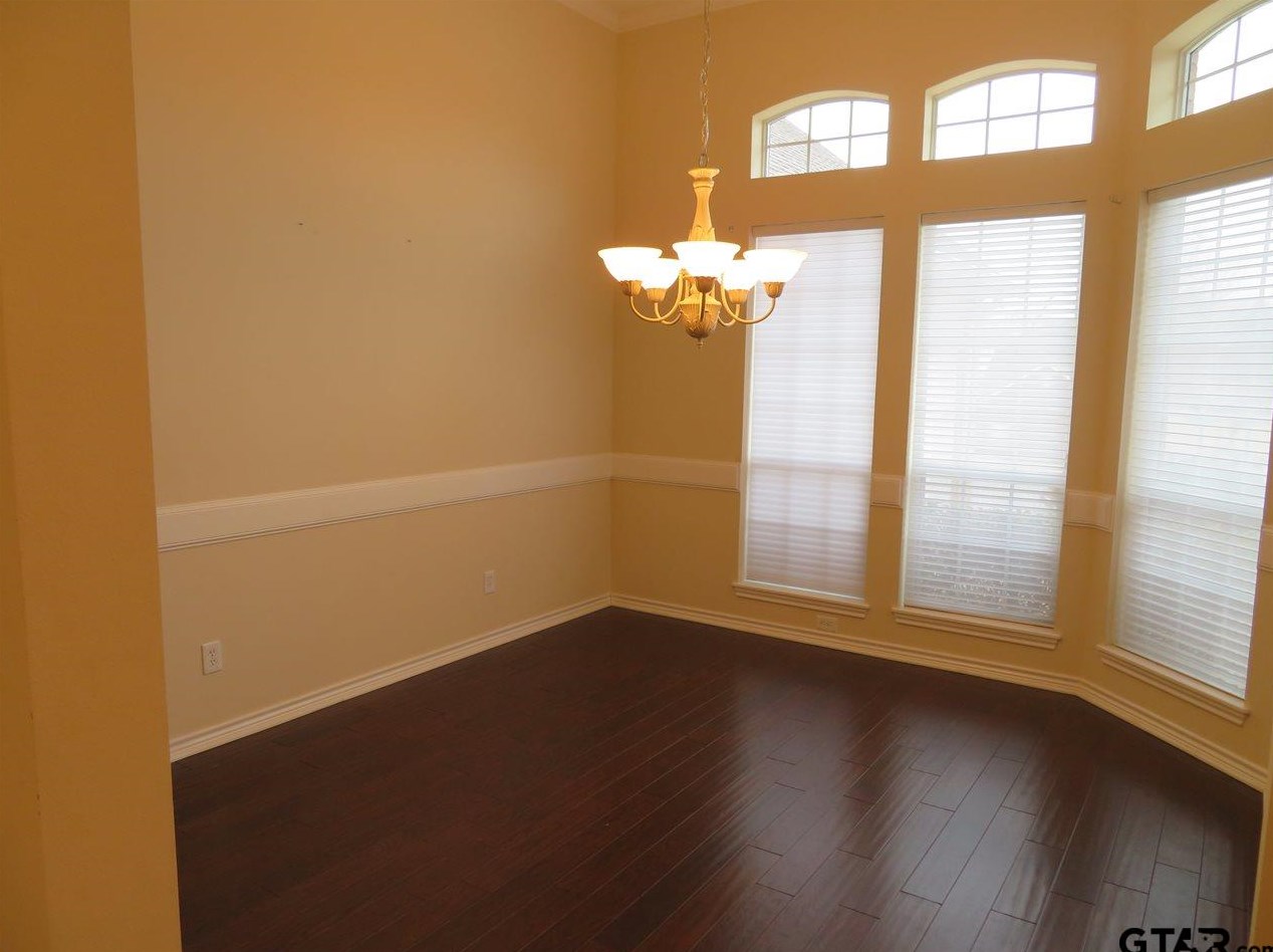 702 Heritage Cir, Tyler TX  75703-5157 exterior