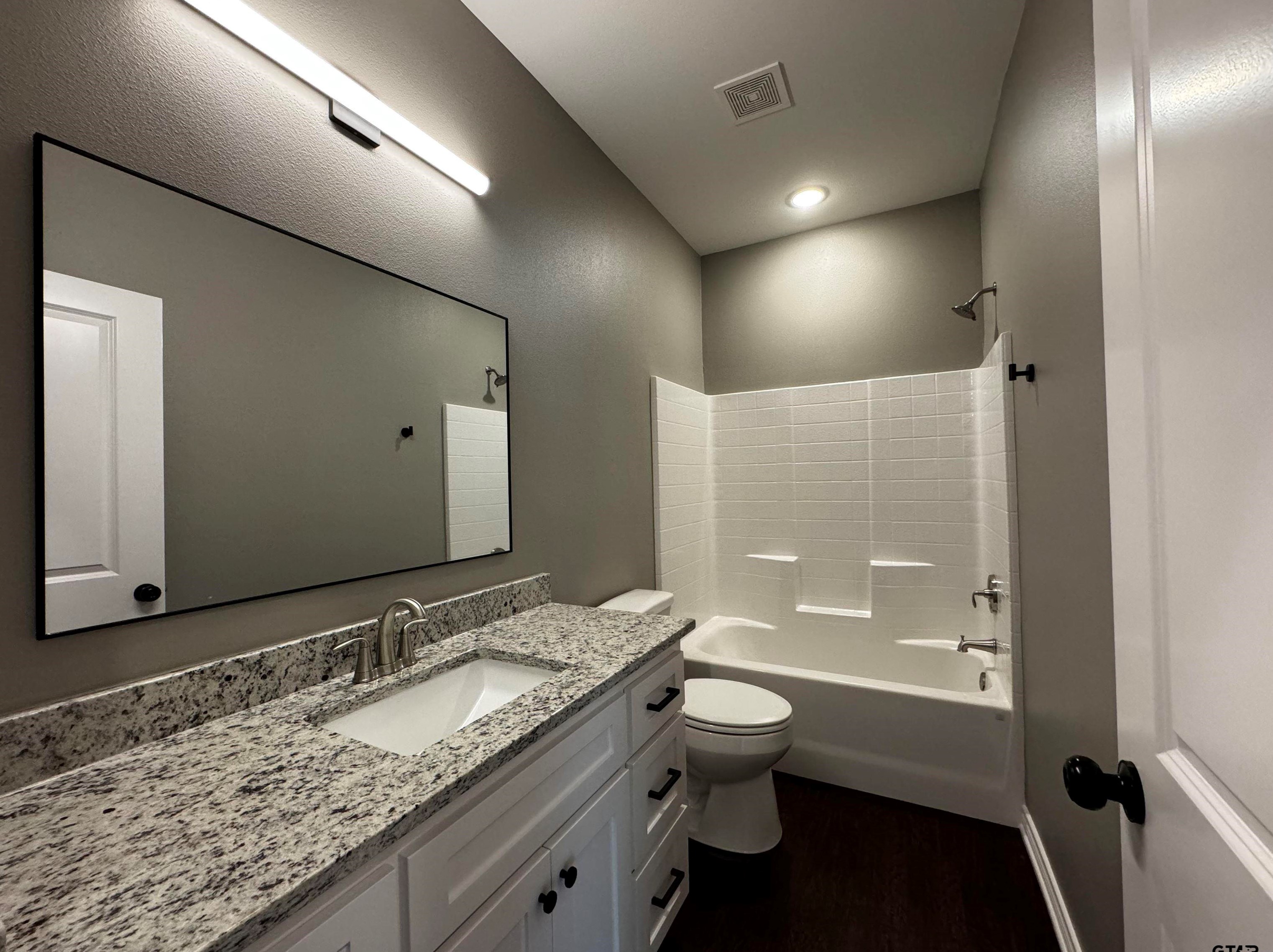 958 Marshall St, Henderson TX  75654-3550 exterior
