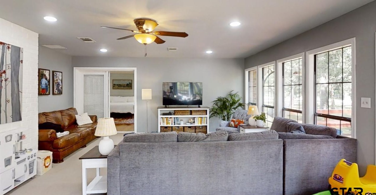 19525 Meadowood Ln, Tyler TX 75703-8777 exterior