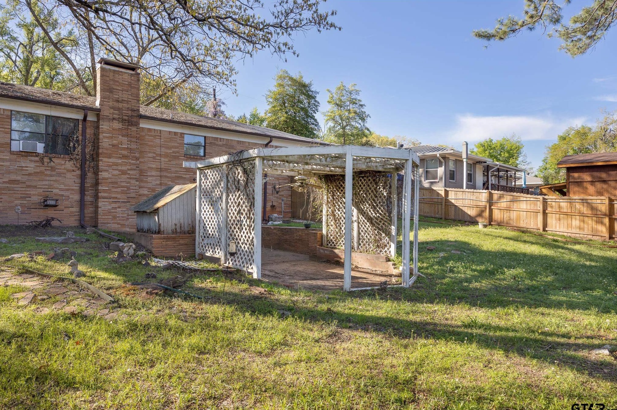 2918 Oak Knob St, Tyler TX  75701-8137 exterior