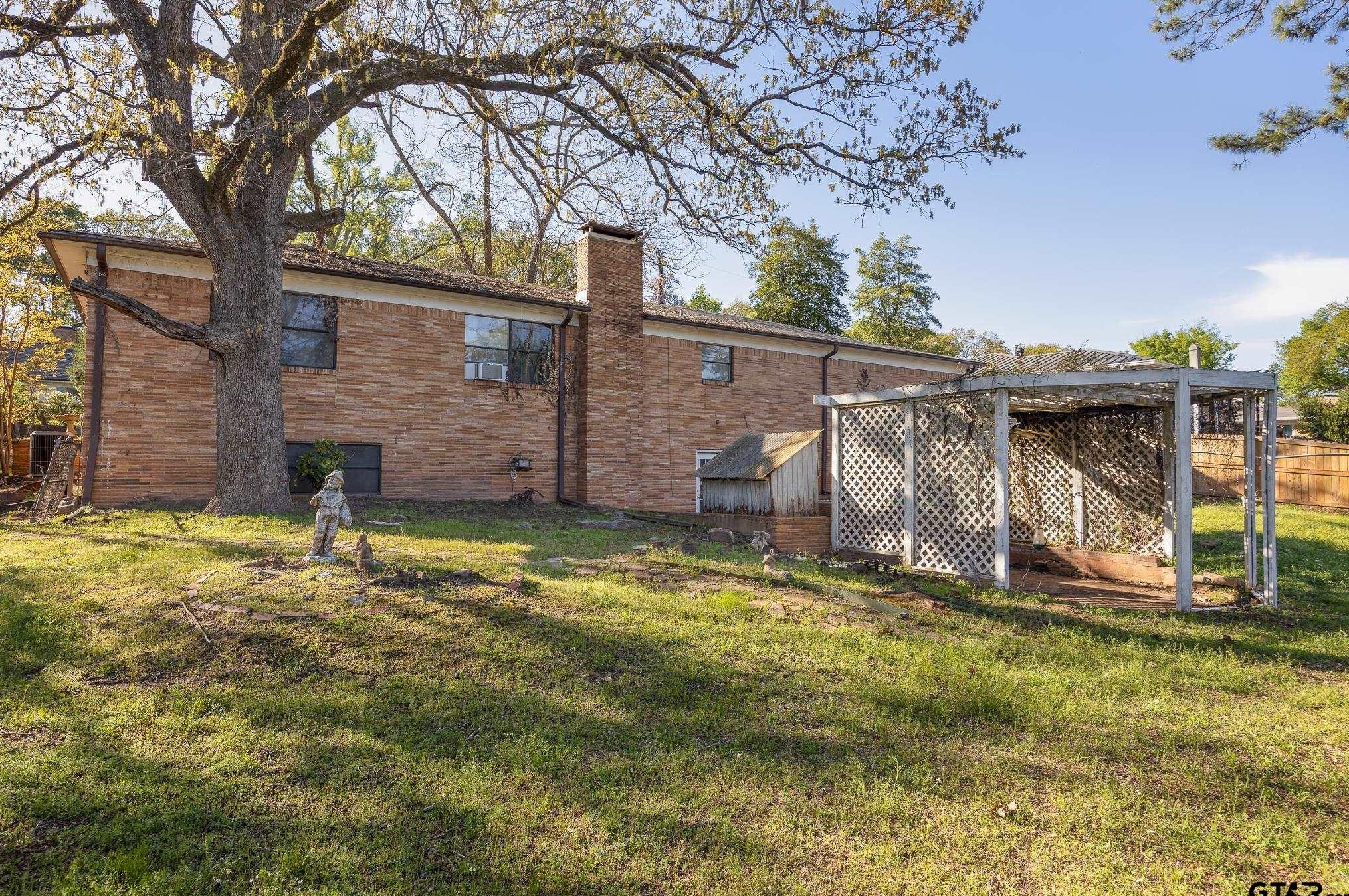 2918 Oak Knob St, Tyler TX  75701-8137 exterior