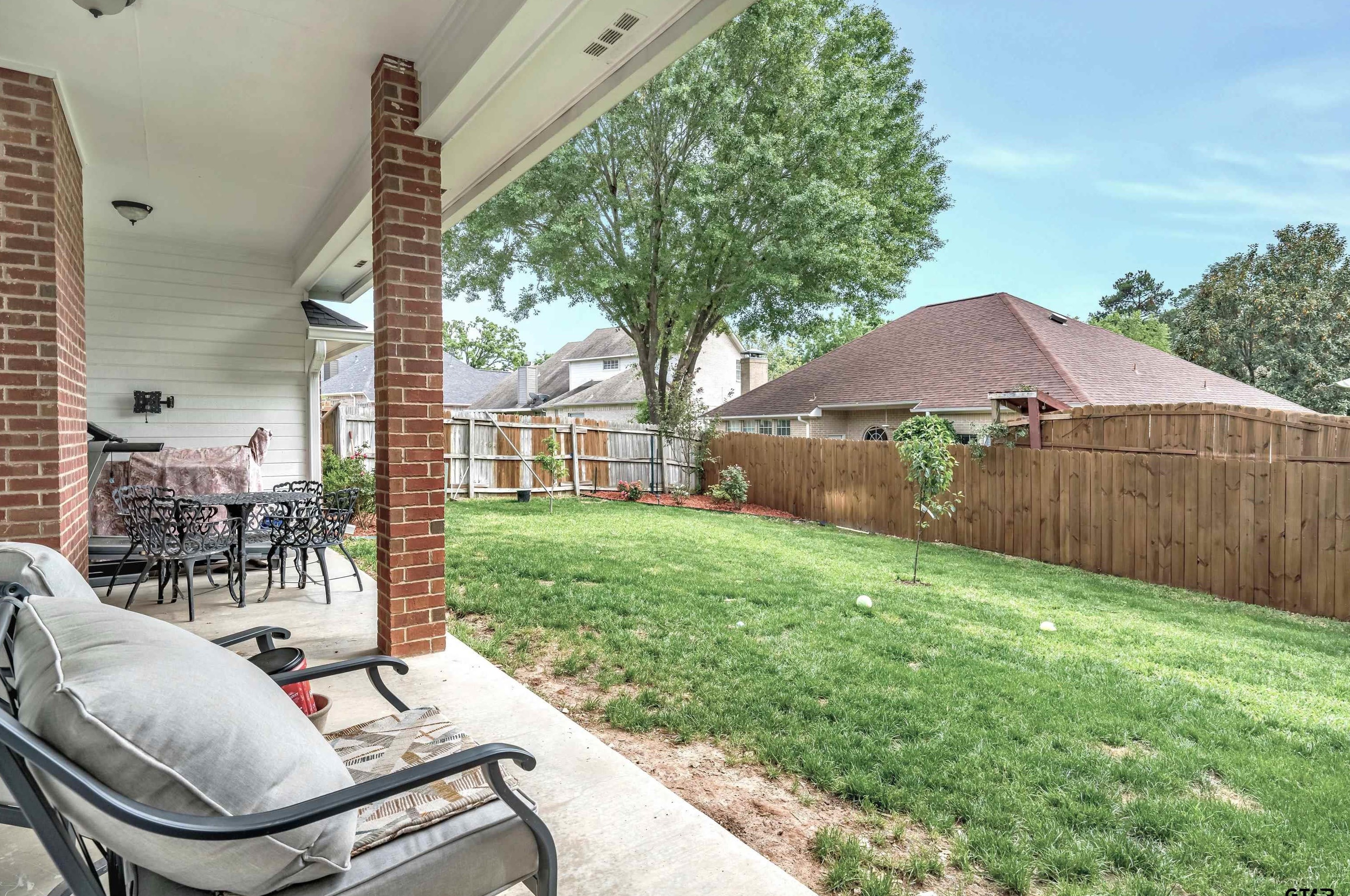 510 Whiteoak Ln, Tyler TX  75703-5083 exterior