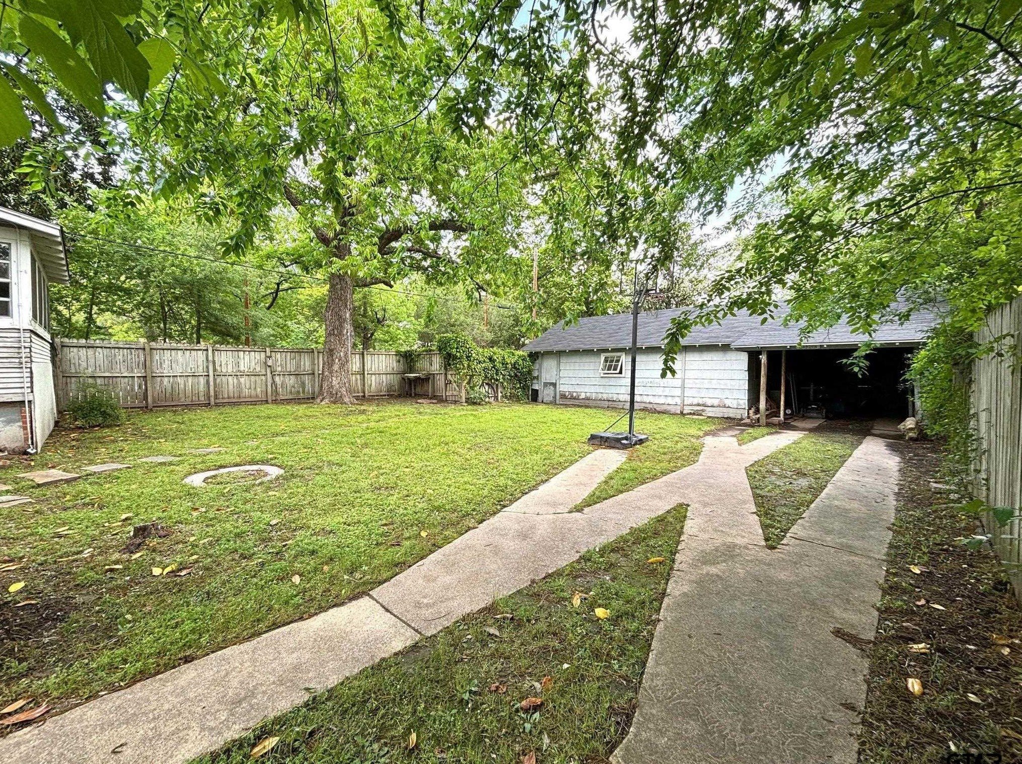 608 Sycamore St, West Mineola TX  75773-1656 exterior