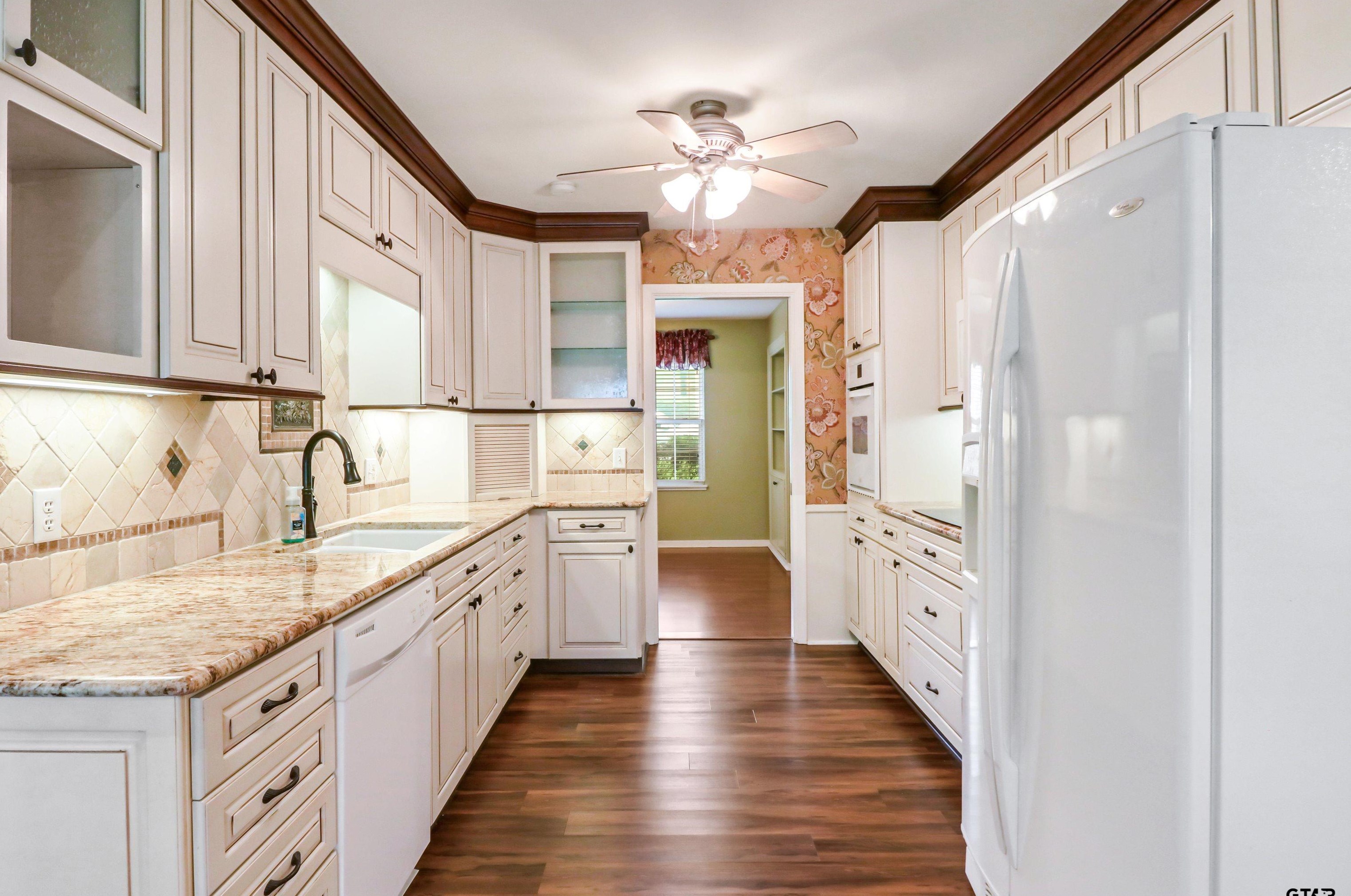 1400 Sequoia Dr, Tyler TX  75703-2040 exterior