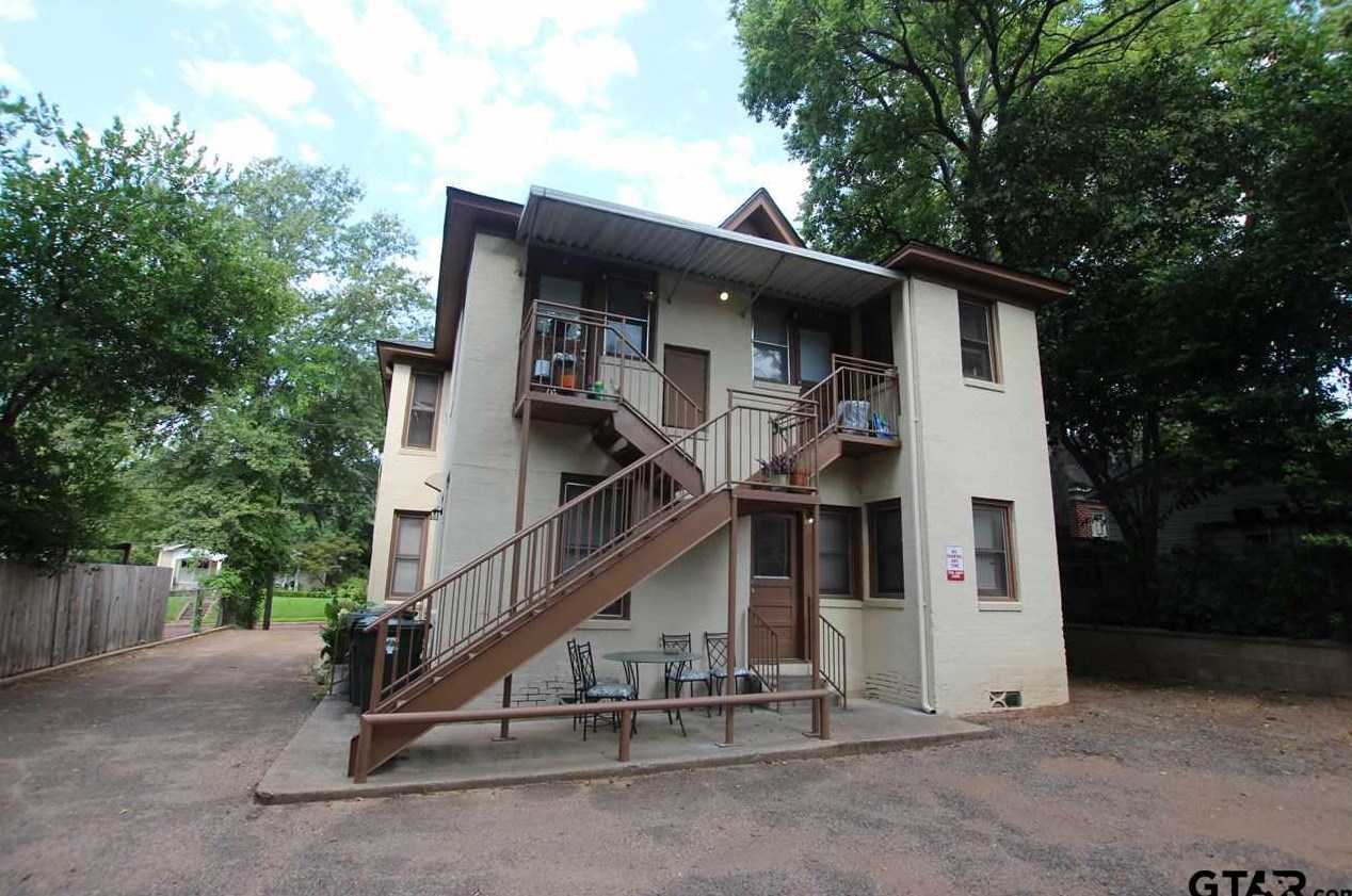 808 Robertson Ave, Tyler TX  75701-1560 exterior