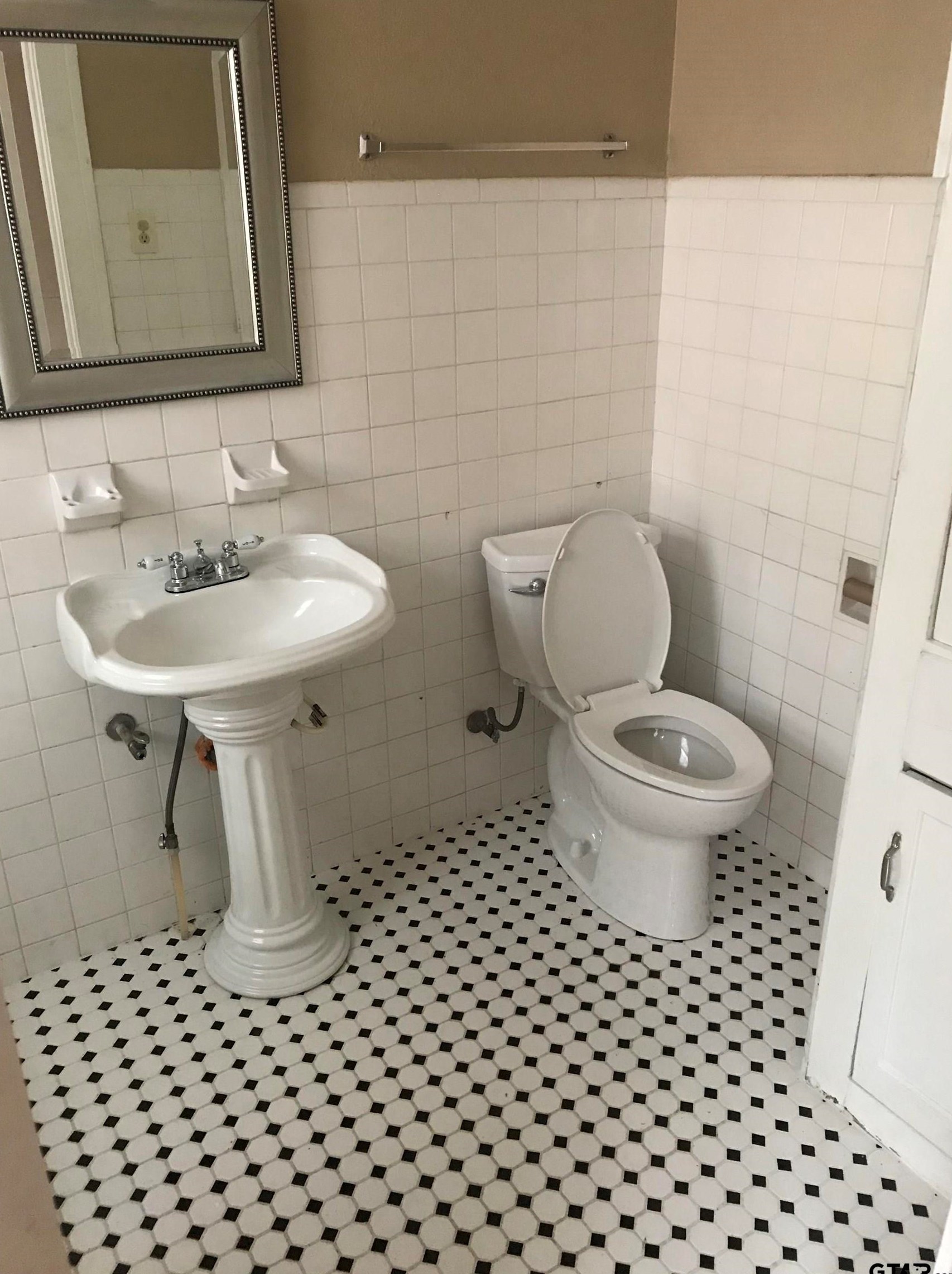 208 Phillips St, Tyler TX  75701-1642 exterior