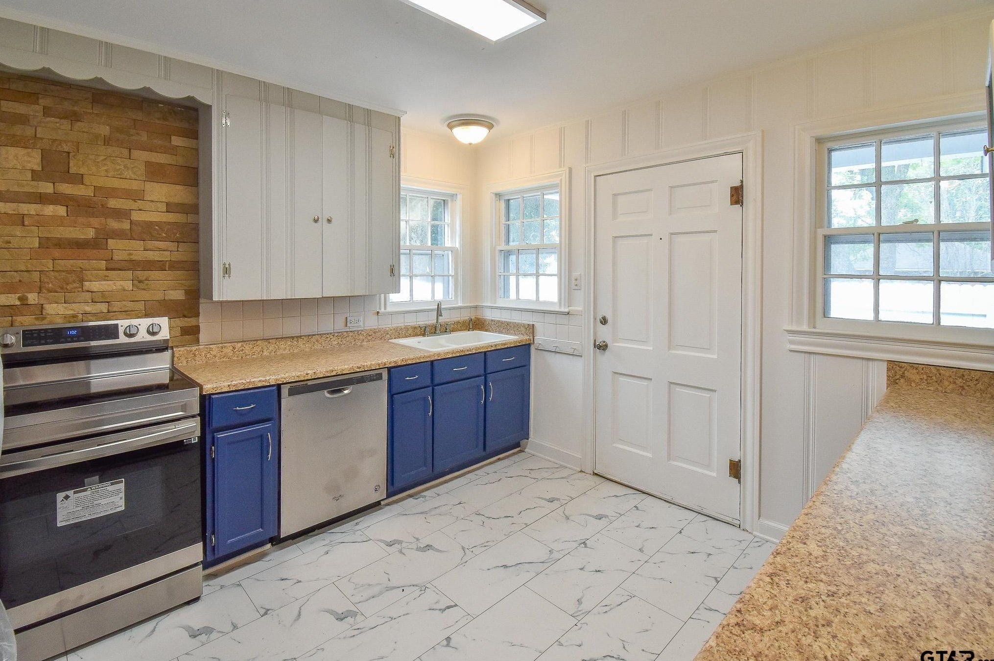 408 Woodlawn St, Henderson TX  75652-6044 exterior