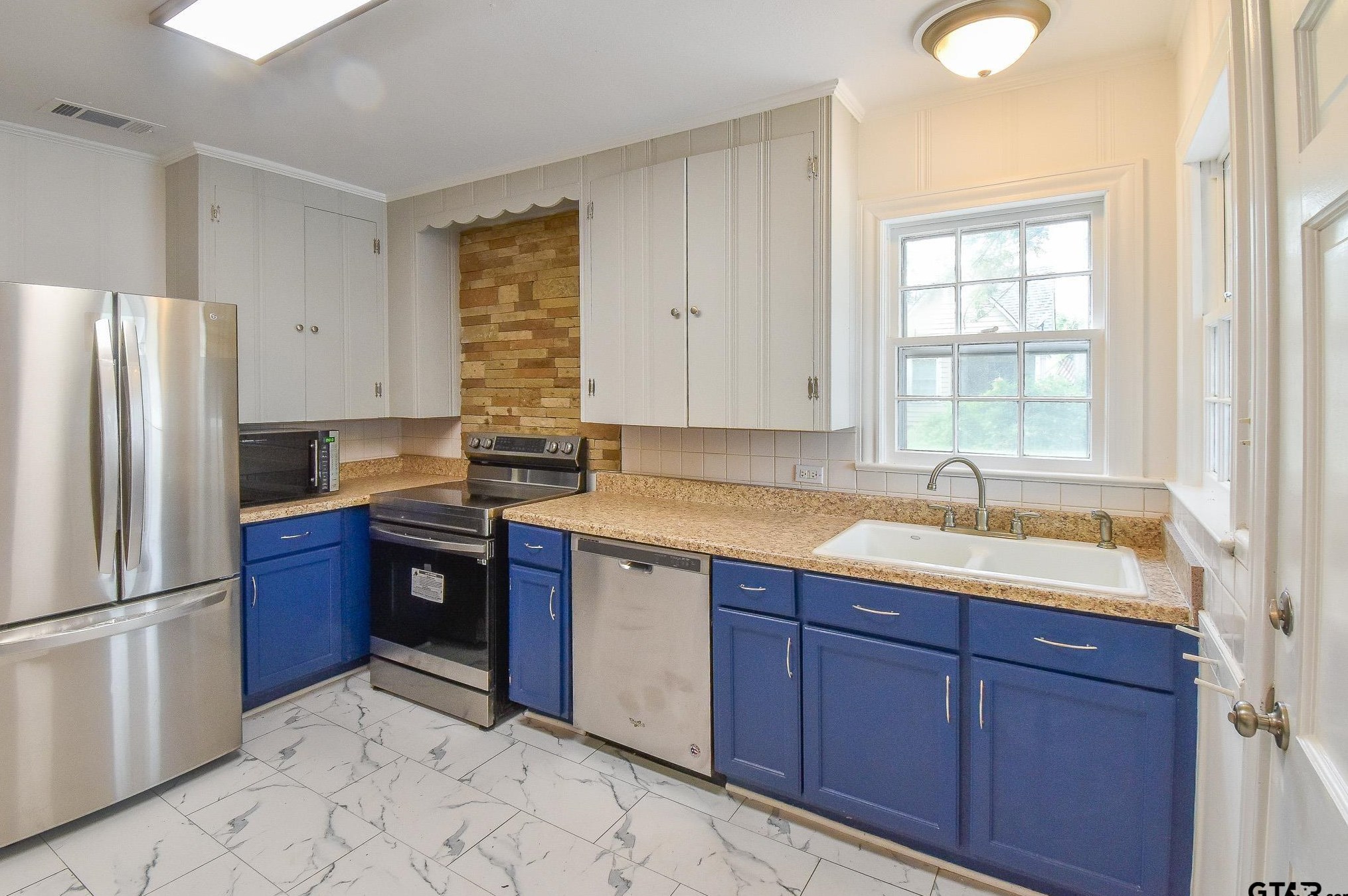 408 Woodlawn St, Henderson TX  75652-6044 exterior