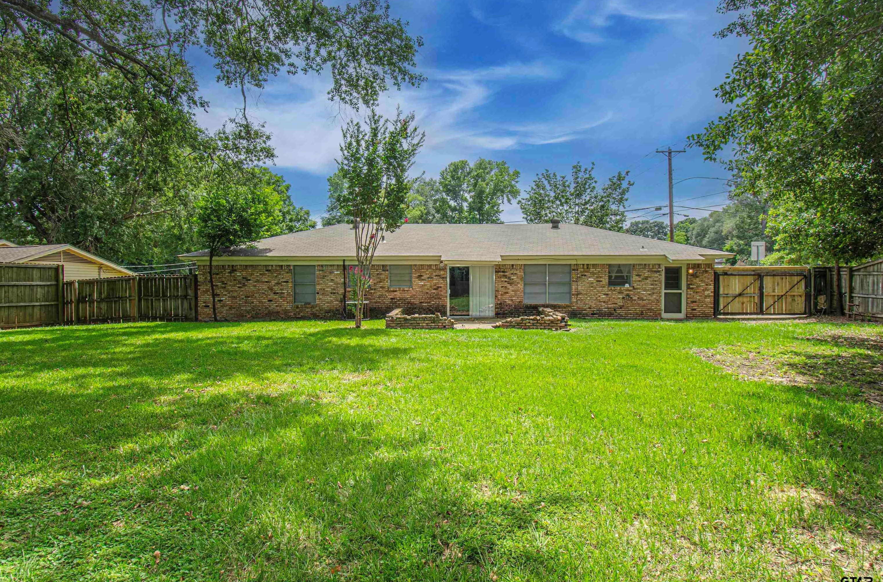 3900 Birdwell Dr, Tyler TX  75703-1601 exterior