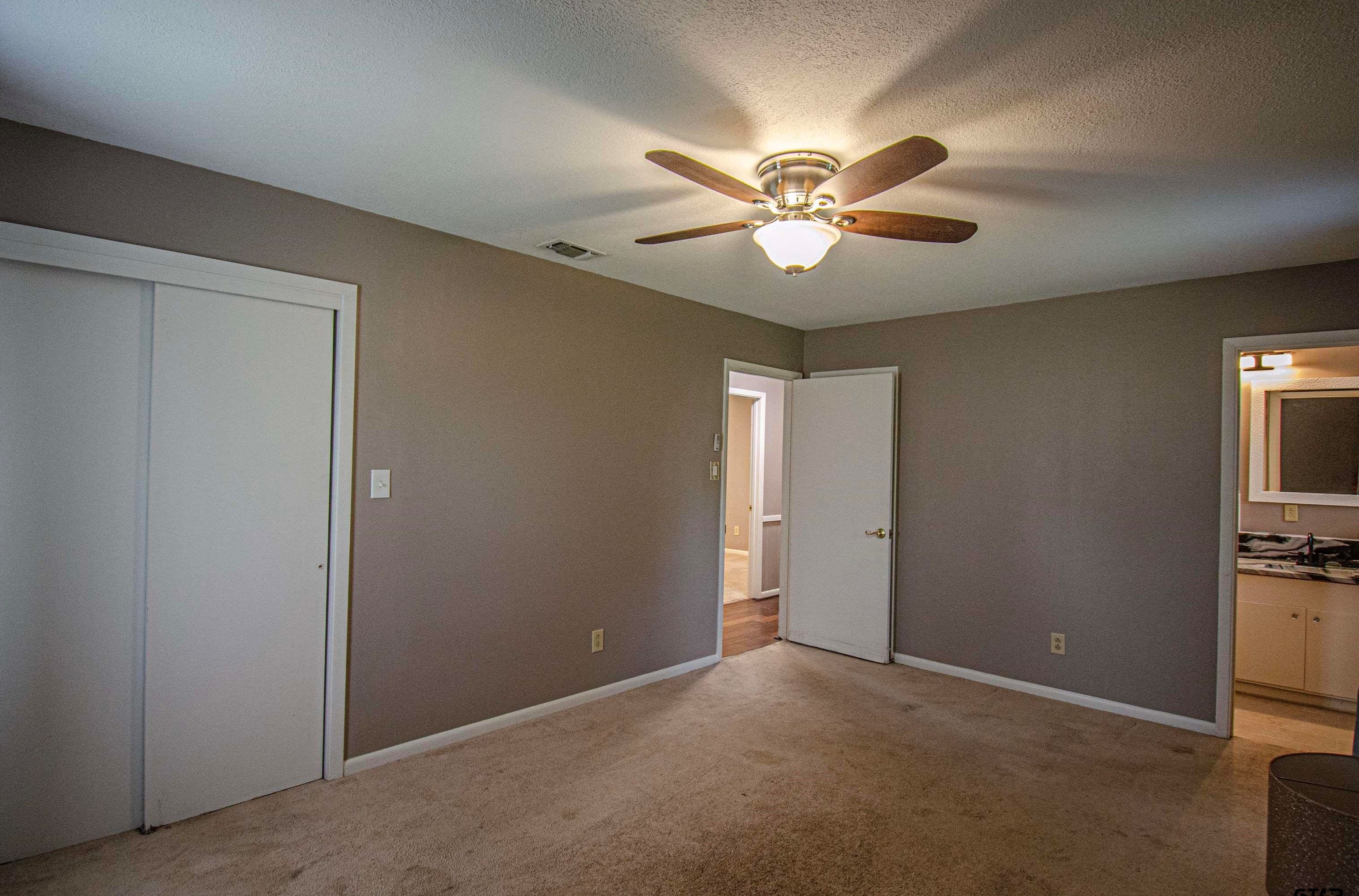 3900 Birdwell Dr, Tyler TX  75703-1601 exterior