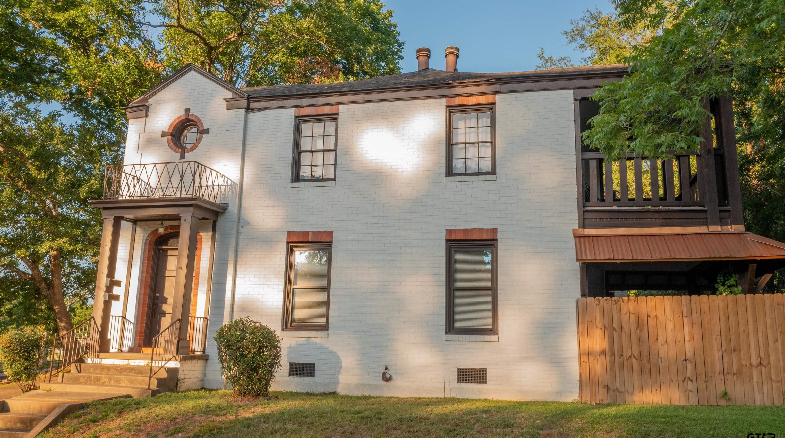 1114 Broadway Ave, Tyler TX  75701-3007 exterior