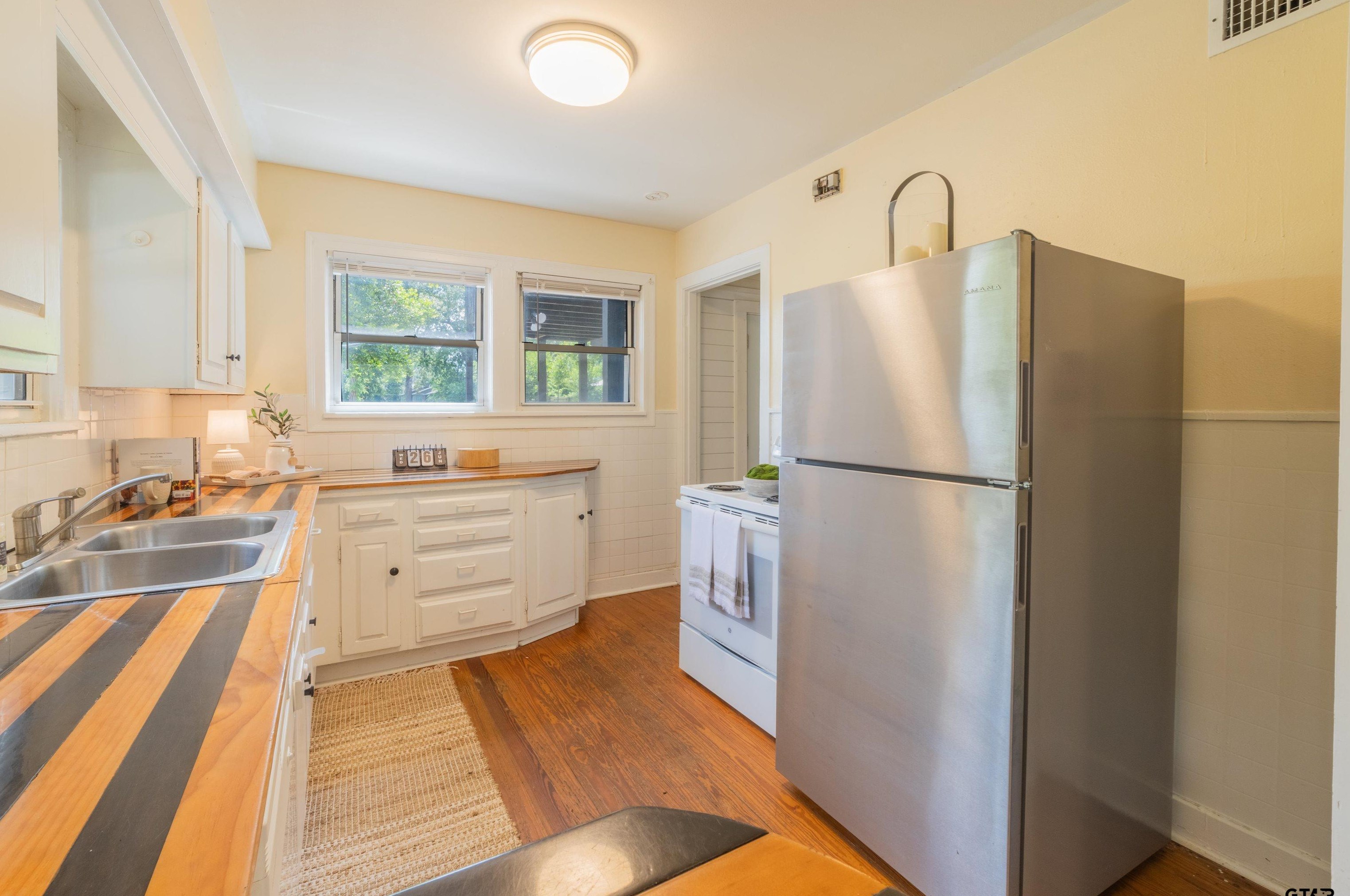 1114 Broadway Ave, Tyler TX  75701-3007 exterior