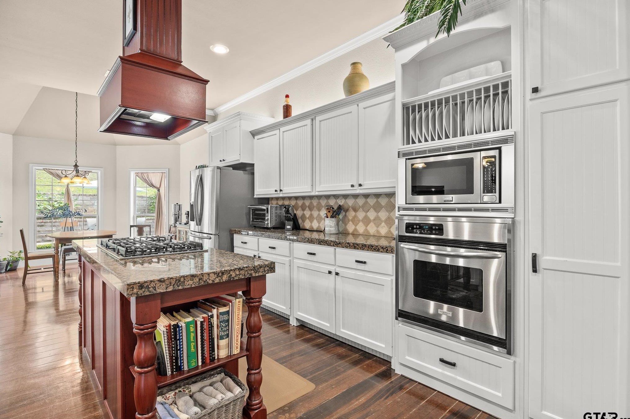 614 Huntwick Ln, Tyler TX  75703-5099 exterior